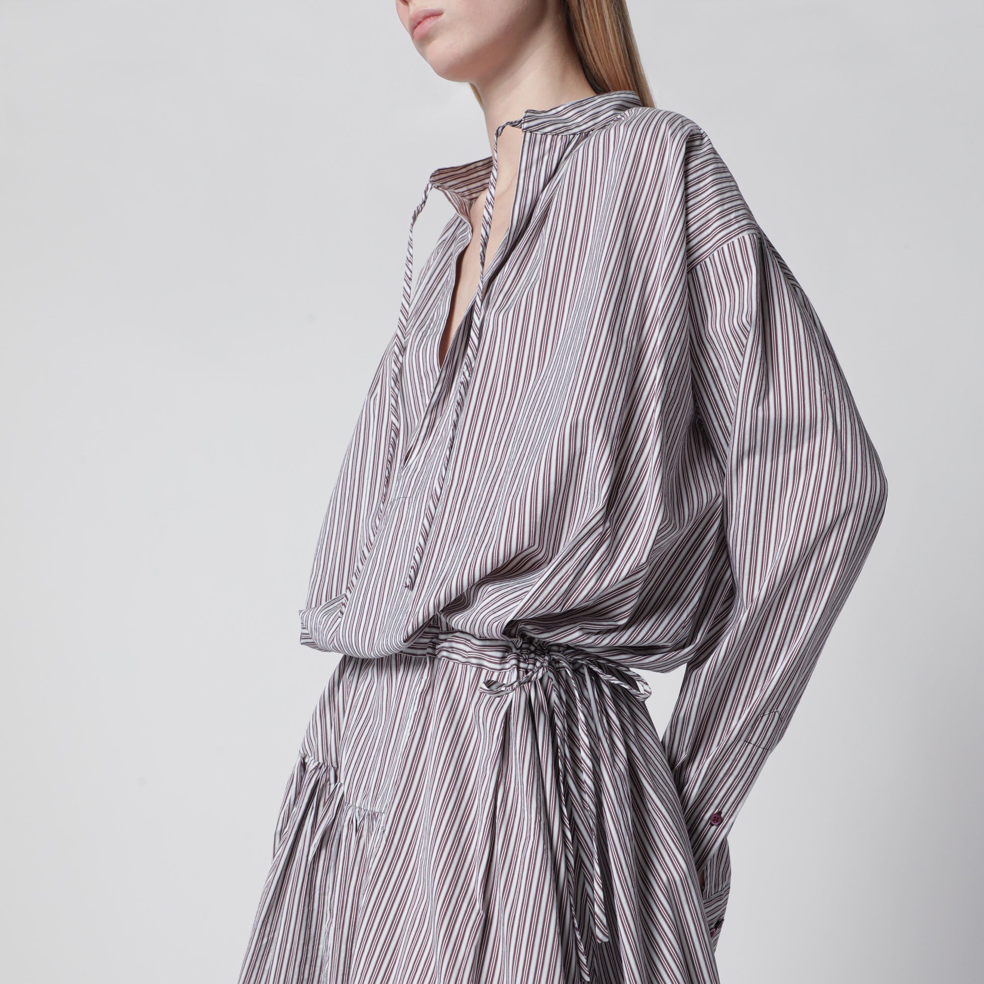Gestreiftes Hemdblusenkleid aus Baumwolle und Seide