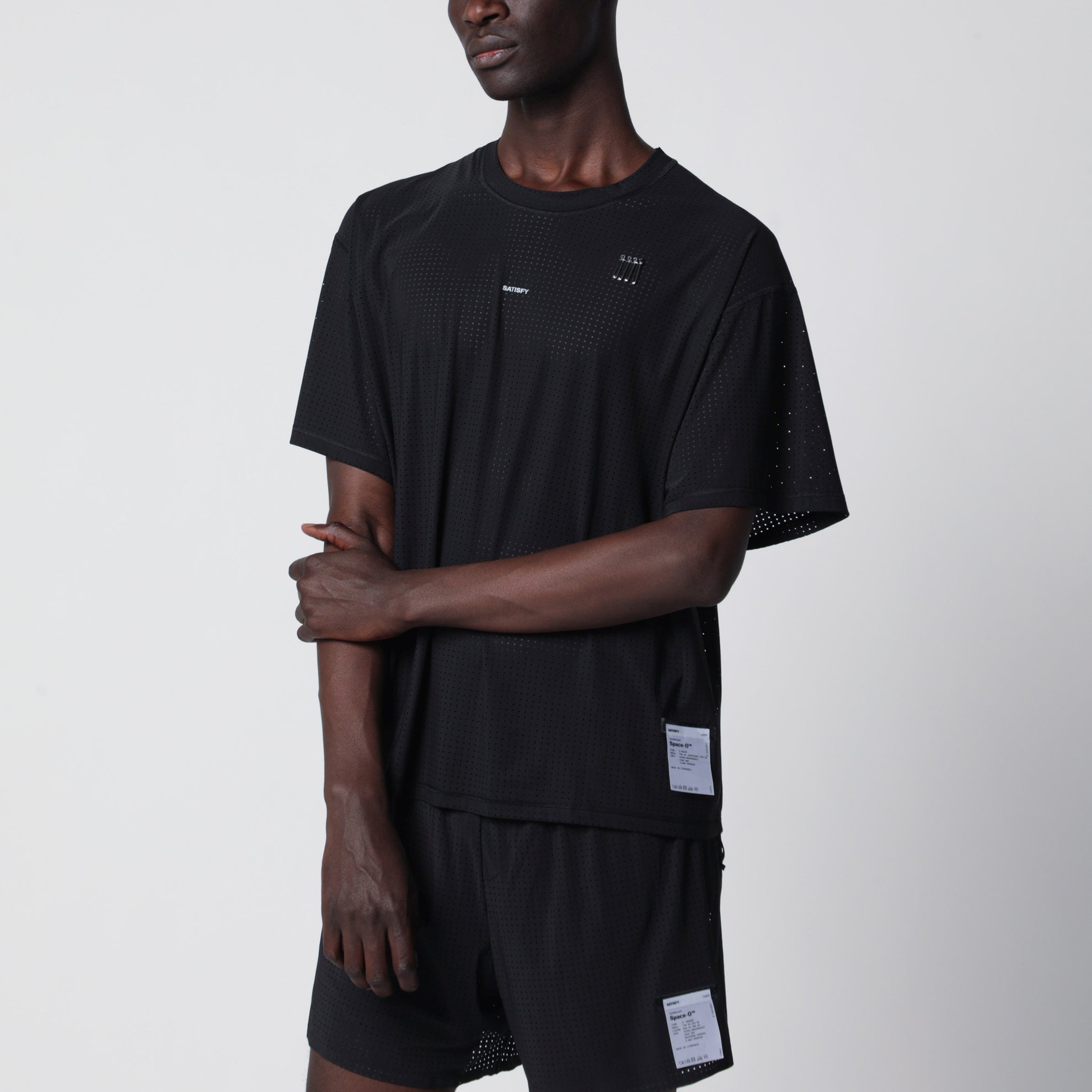 T-shirt Space‑O nera in micro jersey traforato