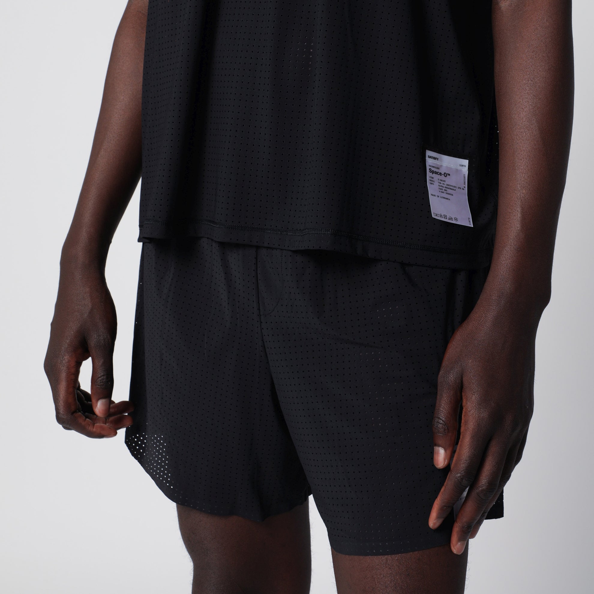 T-shirt Space‑O nera in micro jersey traforato