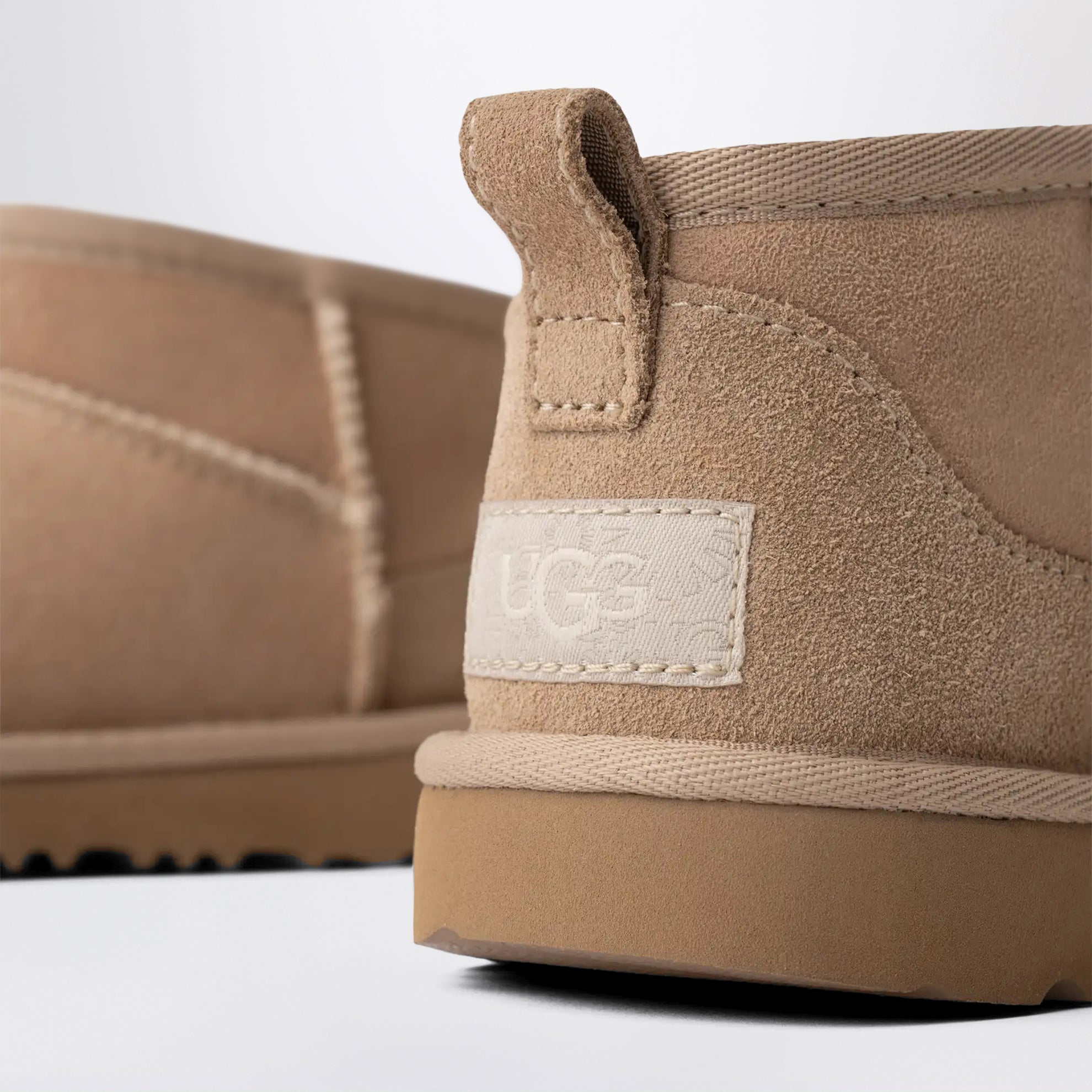 Classic Ultra Mini Stiefeletten in Sand
