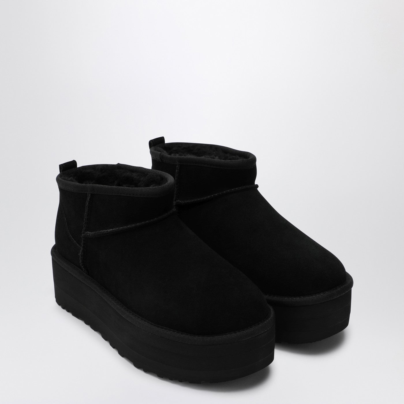 Classic Ultra Mini black boot with platform
