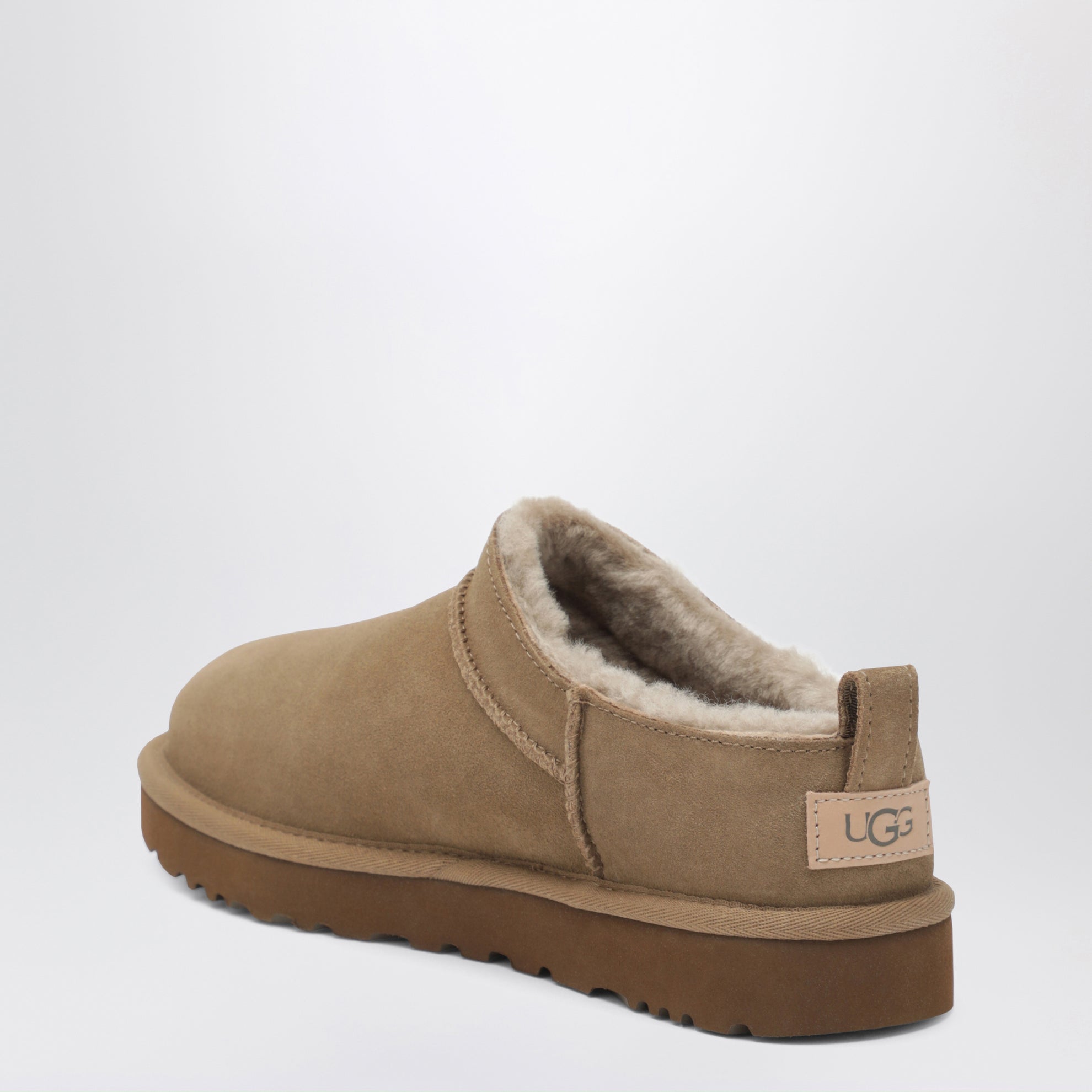 Classic Ultra Mini dunkelgraue Stiefel aus Lammfell
