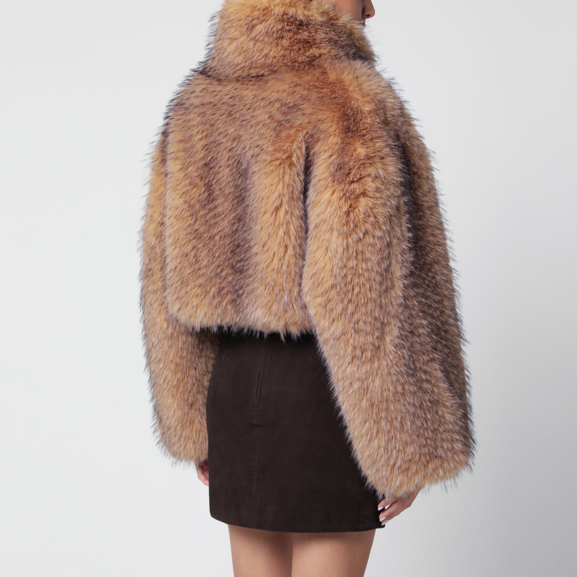 Kurze Jacke aus beigem Kunstpelz