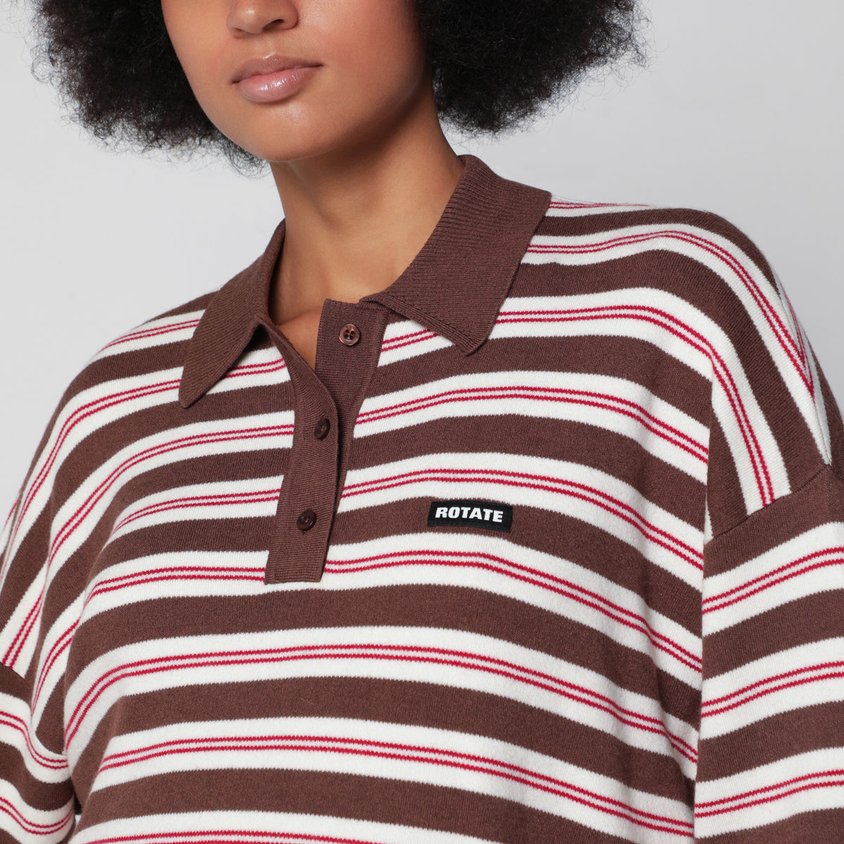 Braunes gestreiftes Slinky Poloshirt aus Modalmischung