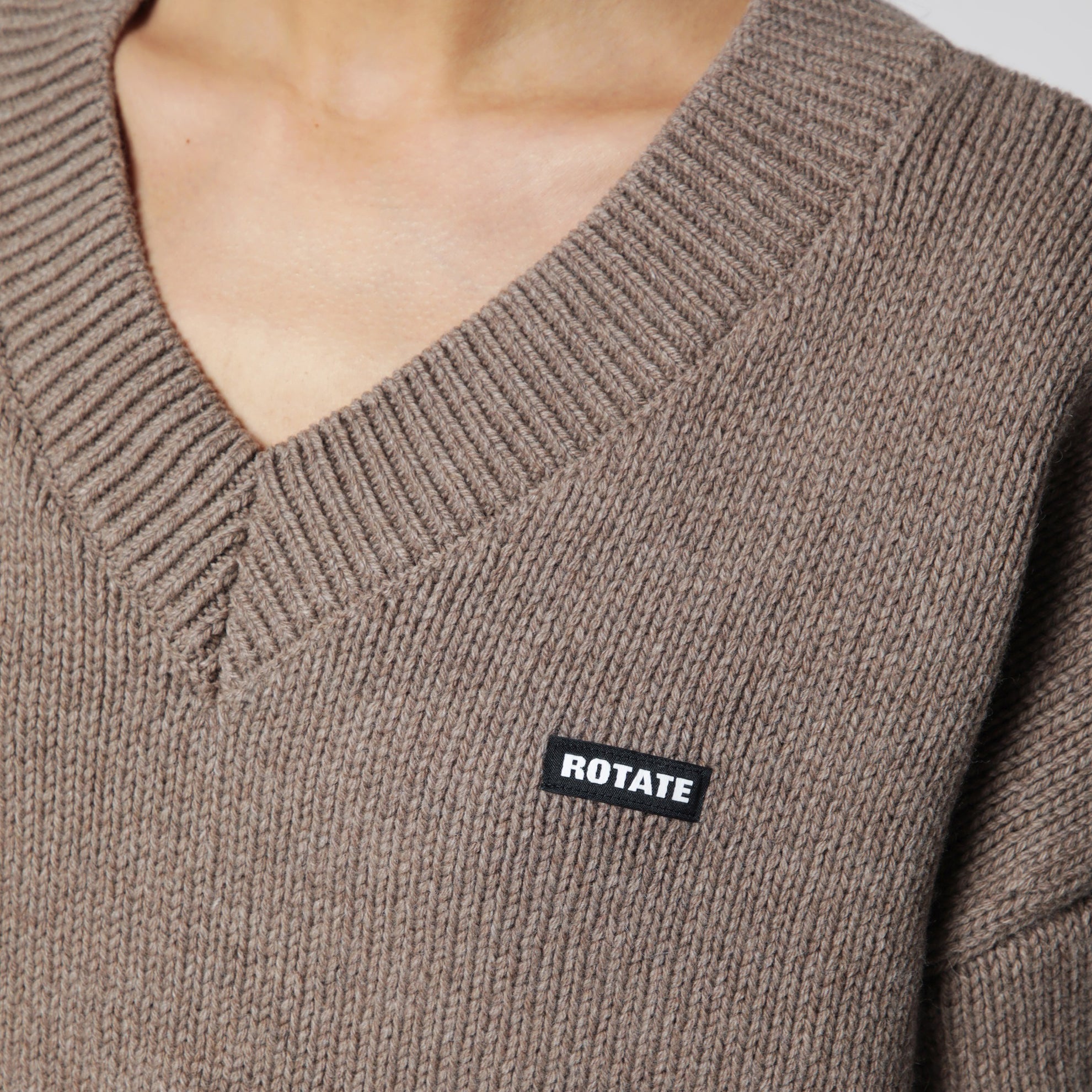 Maglione con scollo a V in lana e cashmere