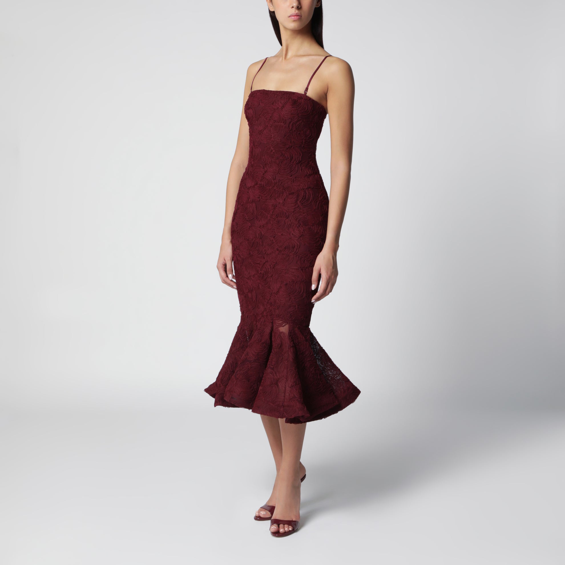 Abito bordeaux con volant in rete a fiori