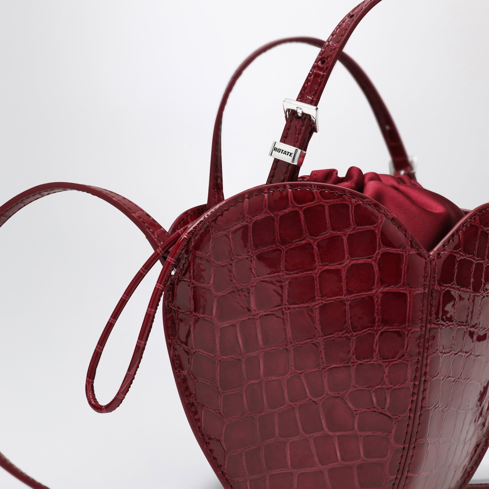 Heart Bag Croco aus bordeauxfarbenem Leder