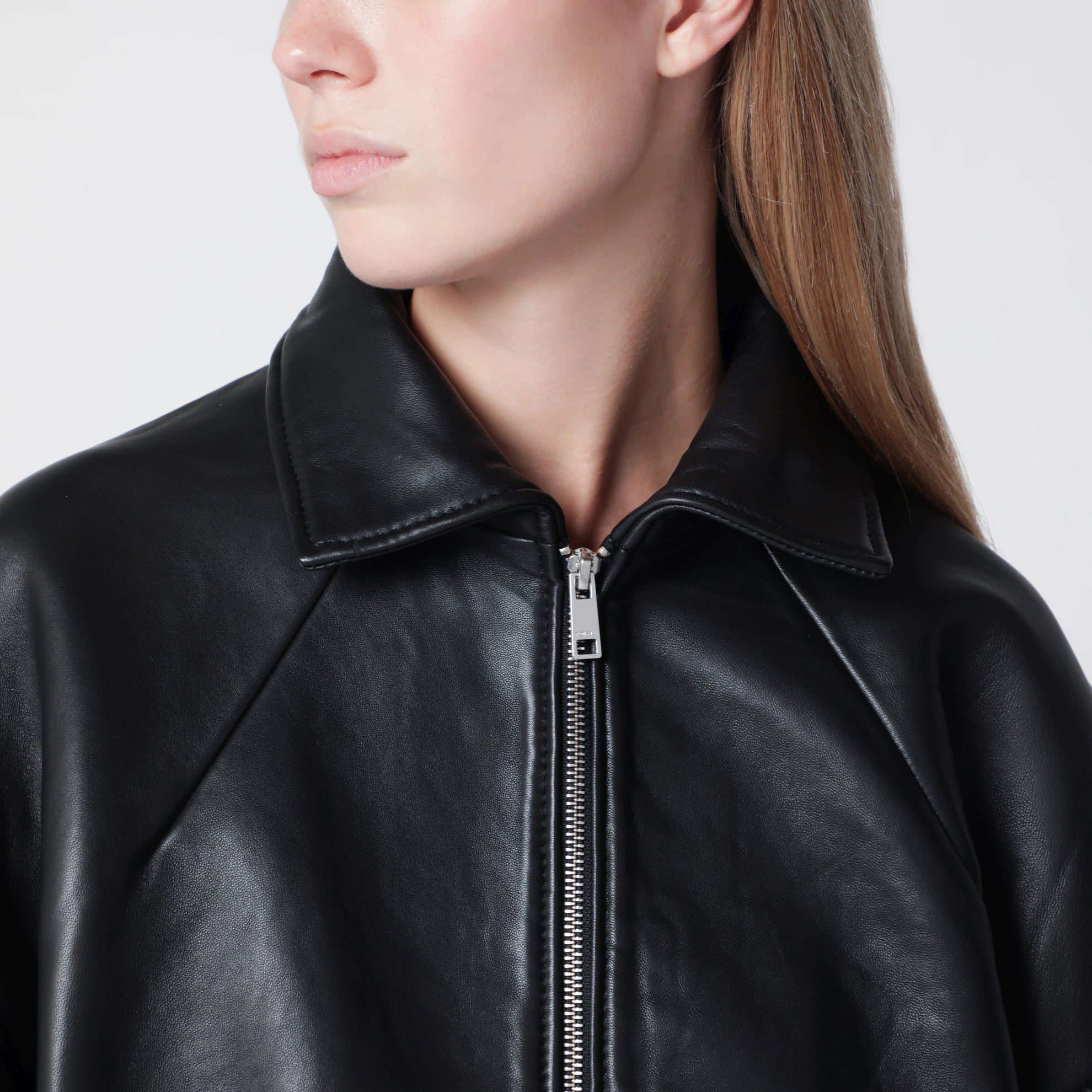 Giacca cropped nera in pelle