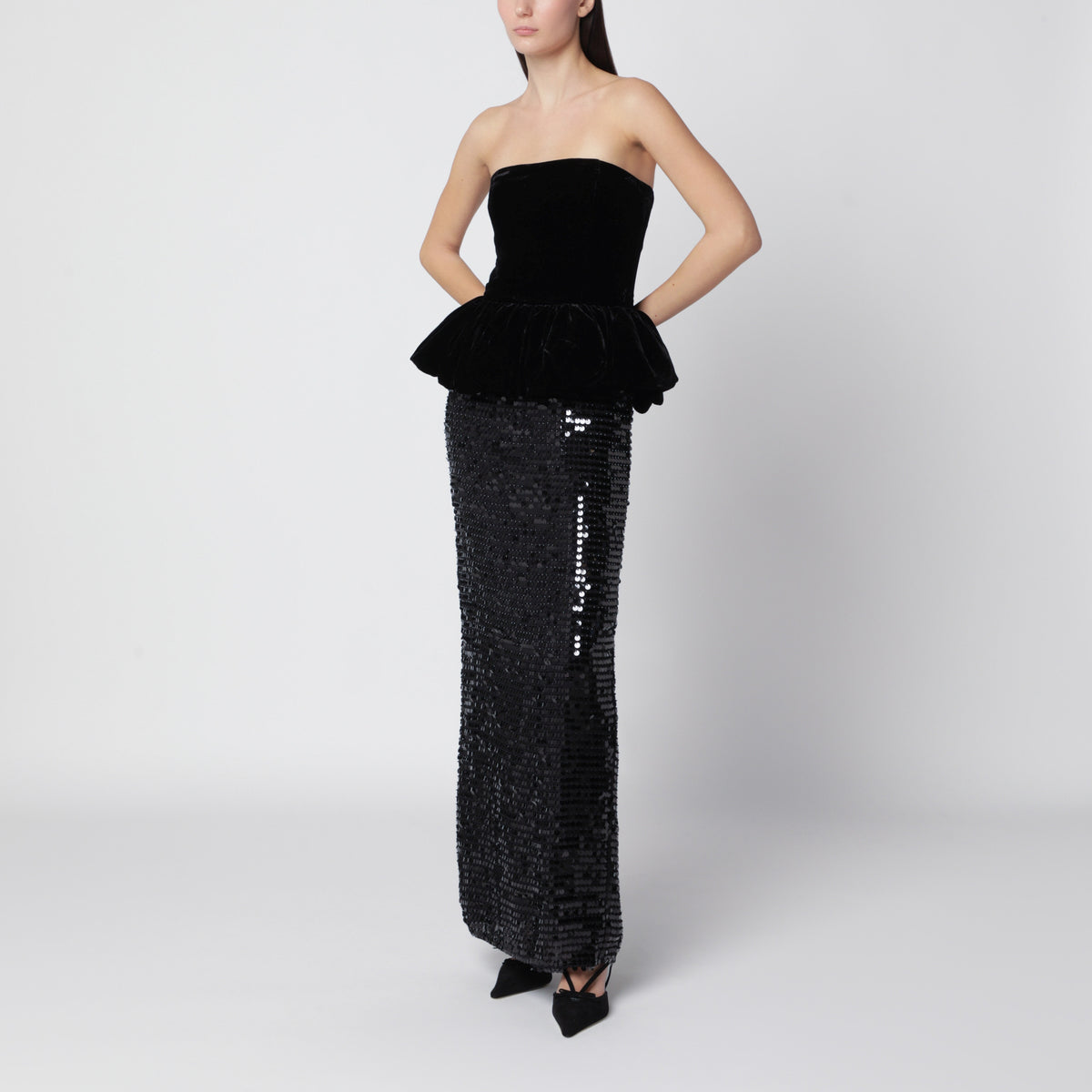 Abito lungo nero con paillettes