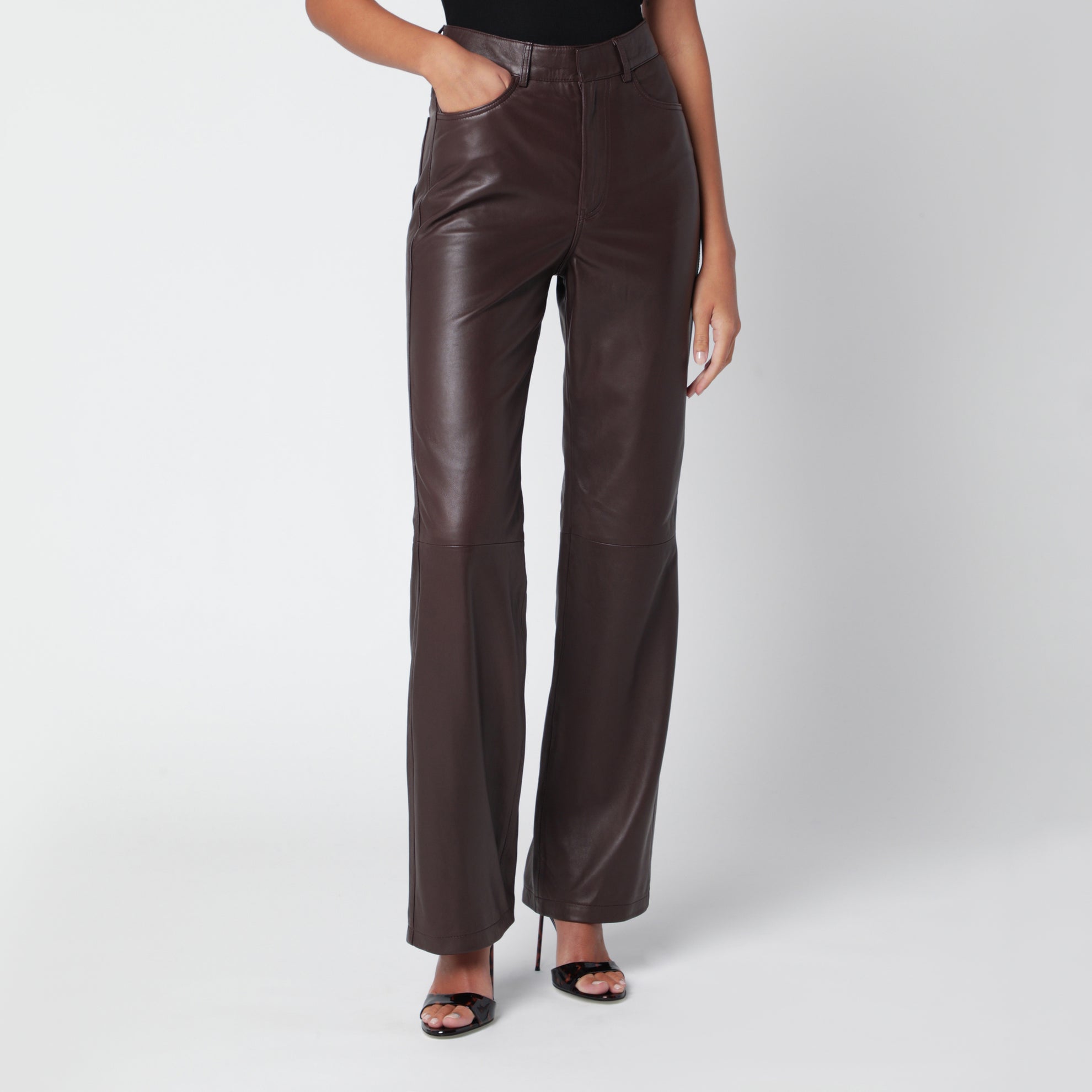 Pantaloni dritti color mole in pelle