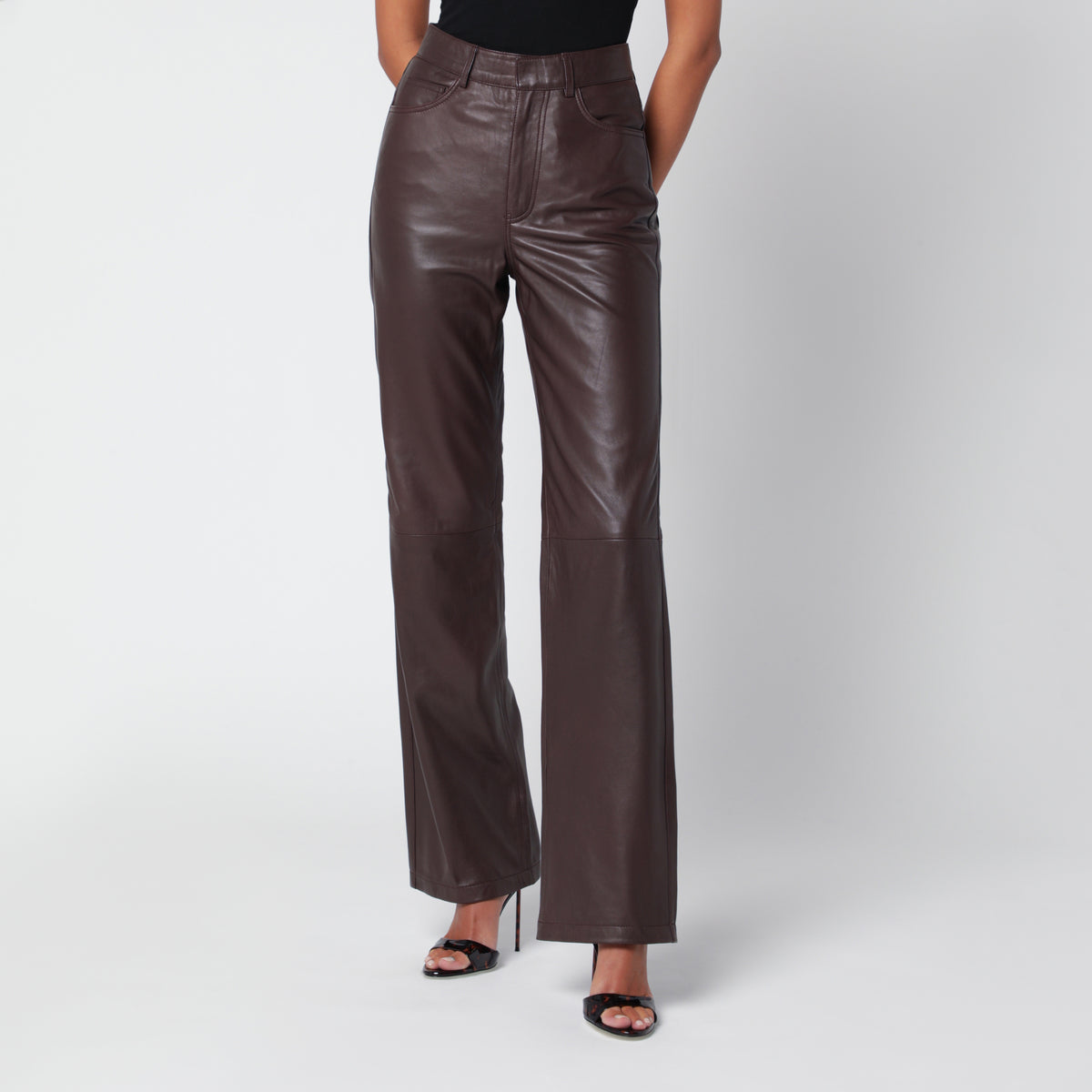 Pantaloni dritti color mole in pelle