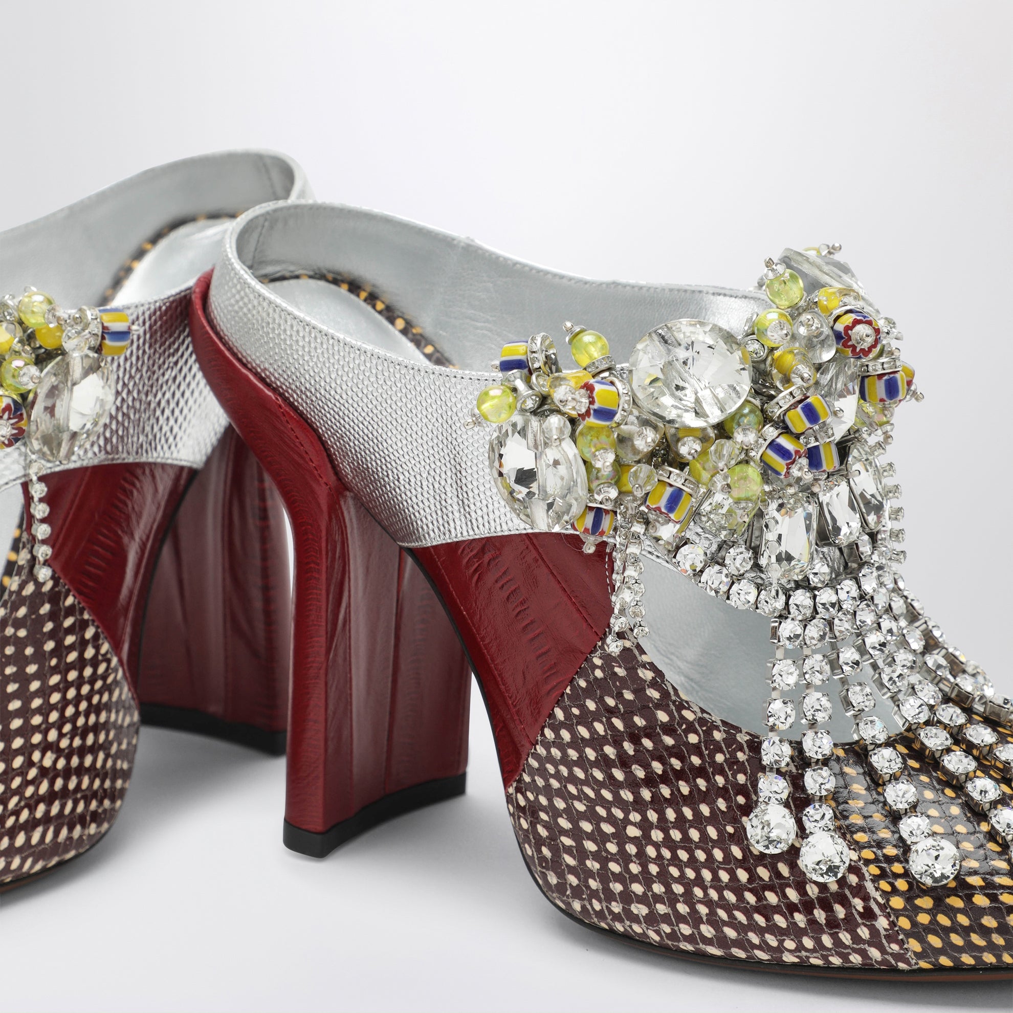 Mules patchwork in pelle con decorazione