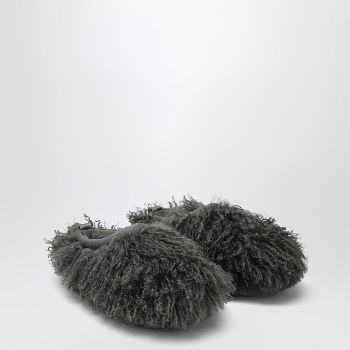 Grey Tazz Fluff Momma slippers in shearling