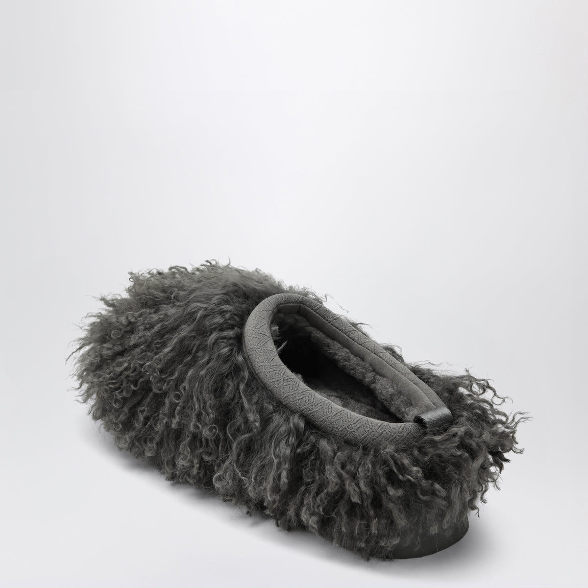 Grey Tazz Fluff Momma slippers in shearling