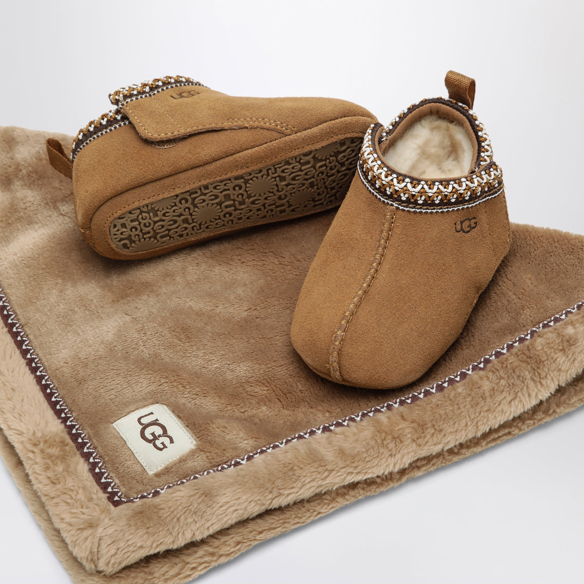Chestnut Tasman clog set