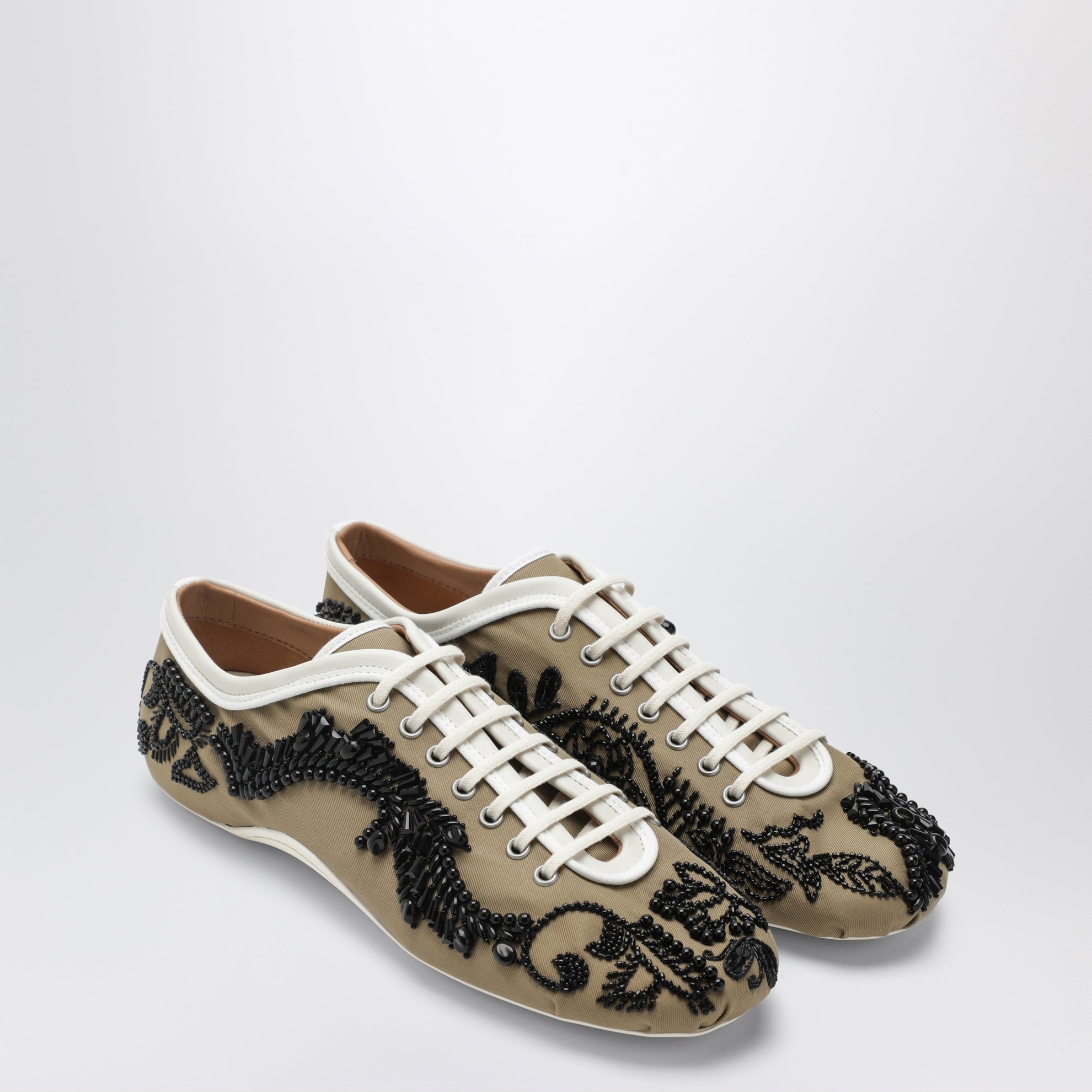 Ballerina sneakers with embroidery