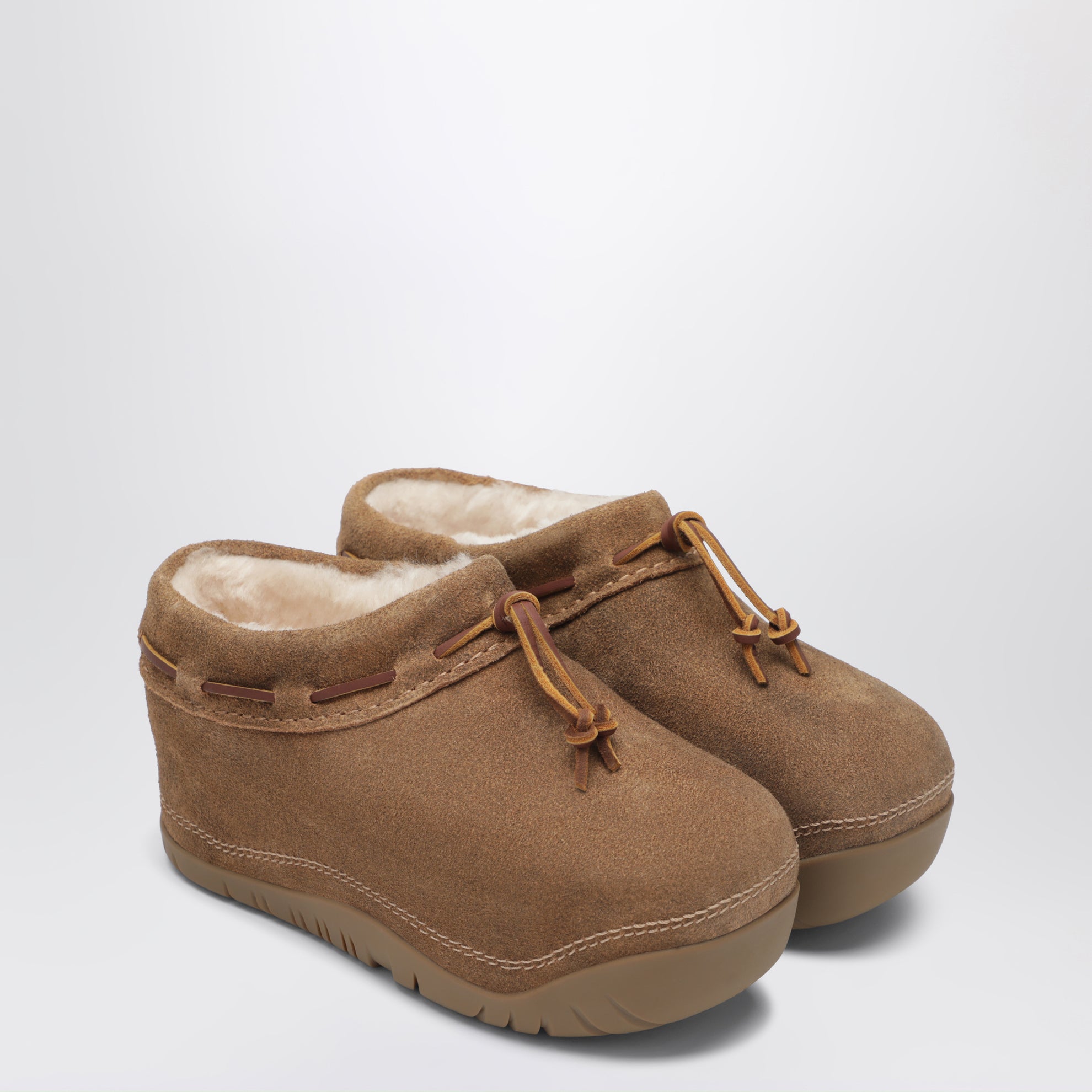 Sabot en daim marron foncé