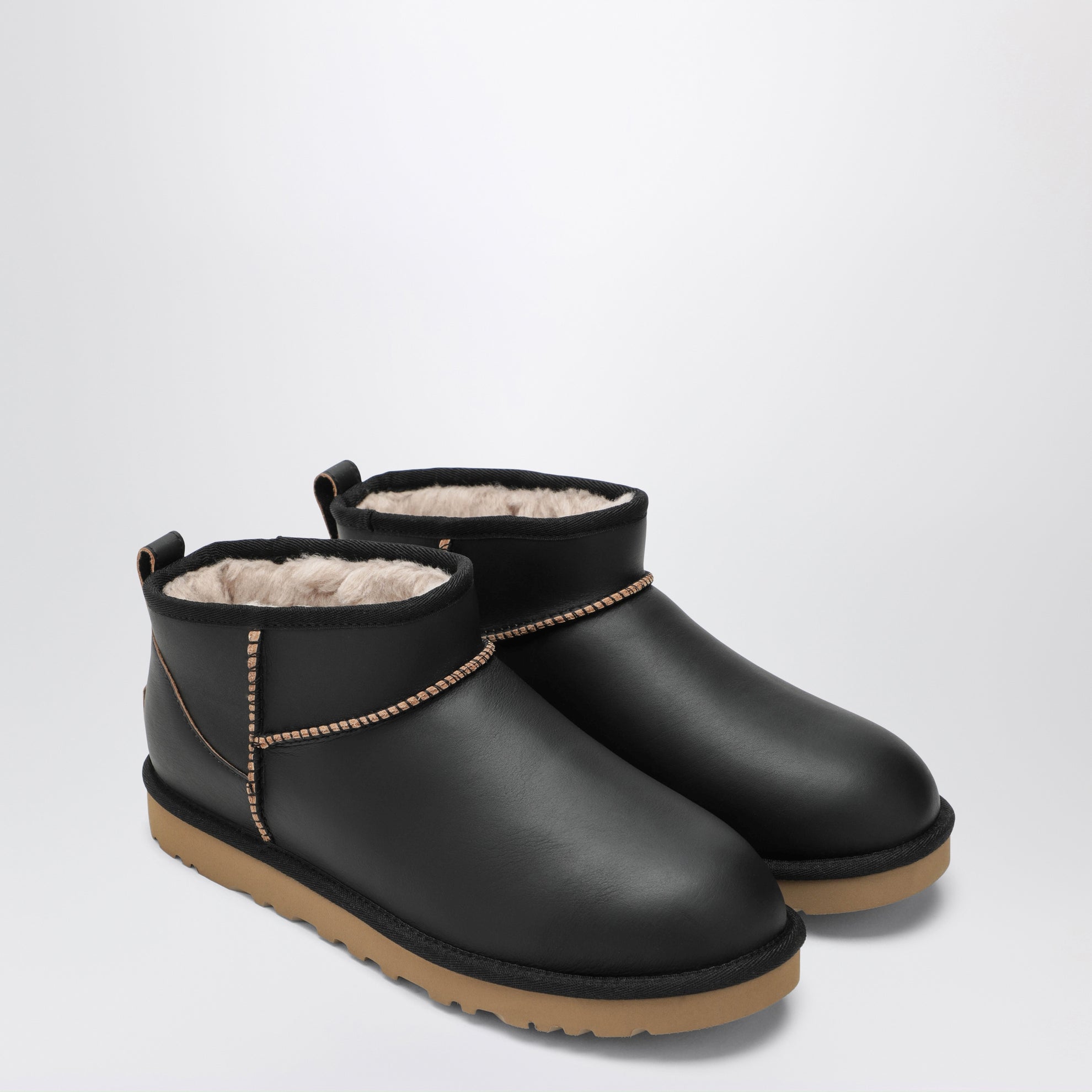 Stivali Classic Ultra Mini Contrast neri in pelle