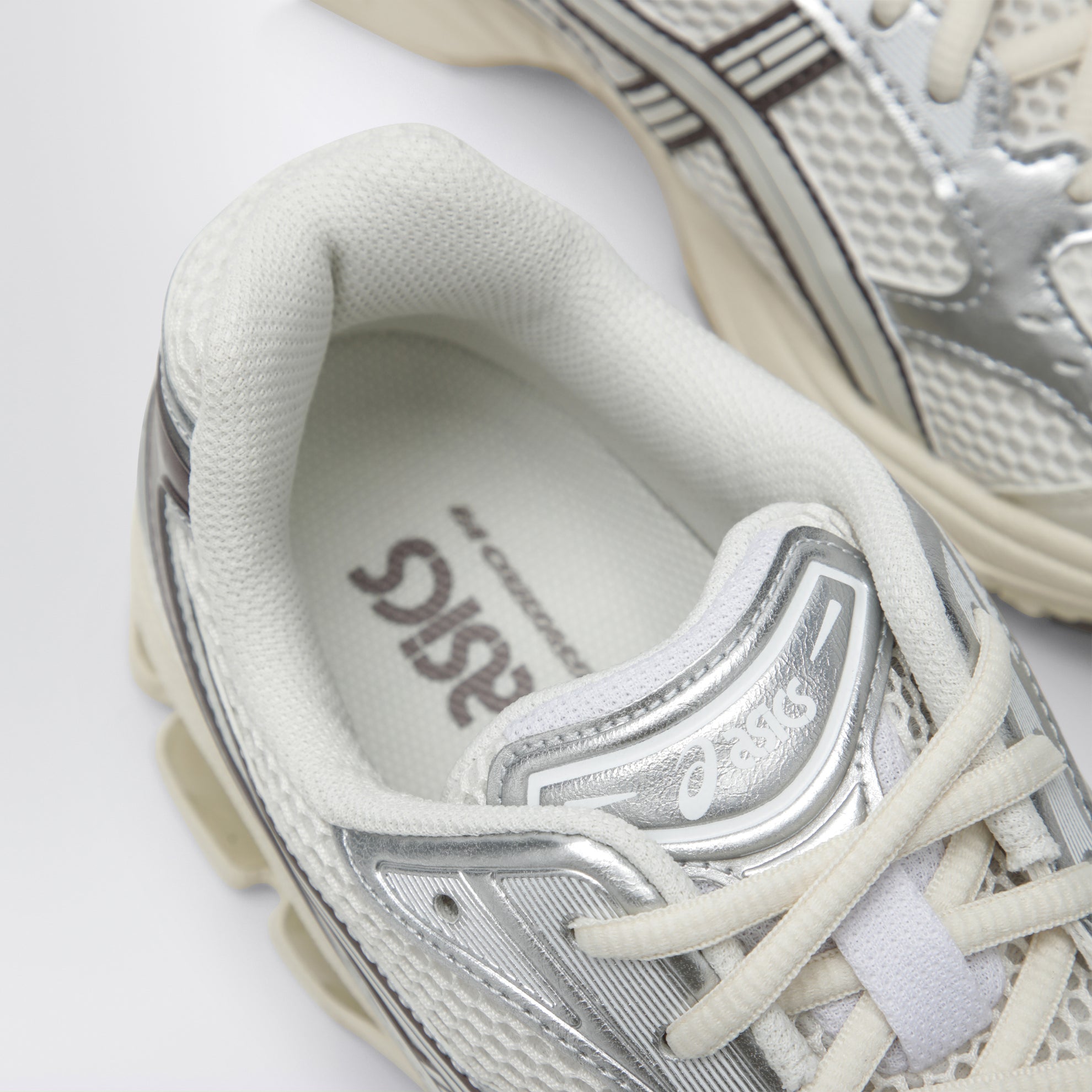 Gel-Kayano 14 Sneaker in Cream/Cocoa Powder