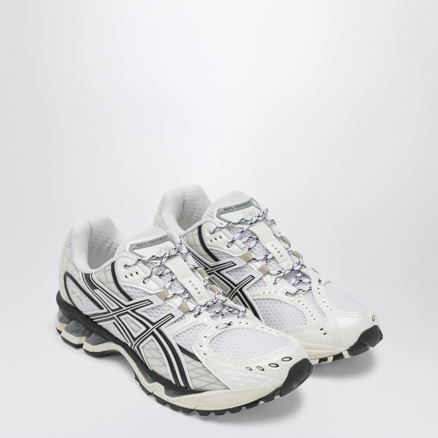 Gel-Nimbus 10.1 sneakers in White/Ivory