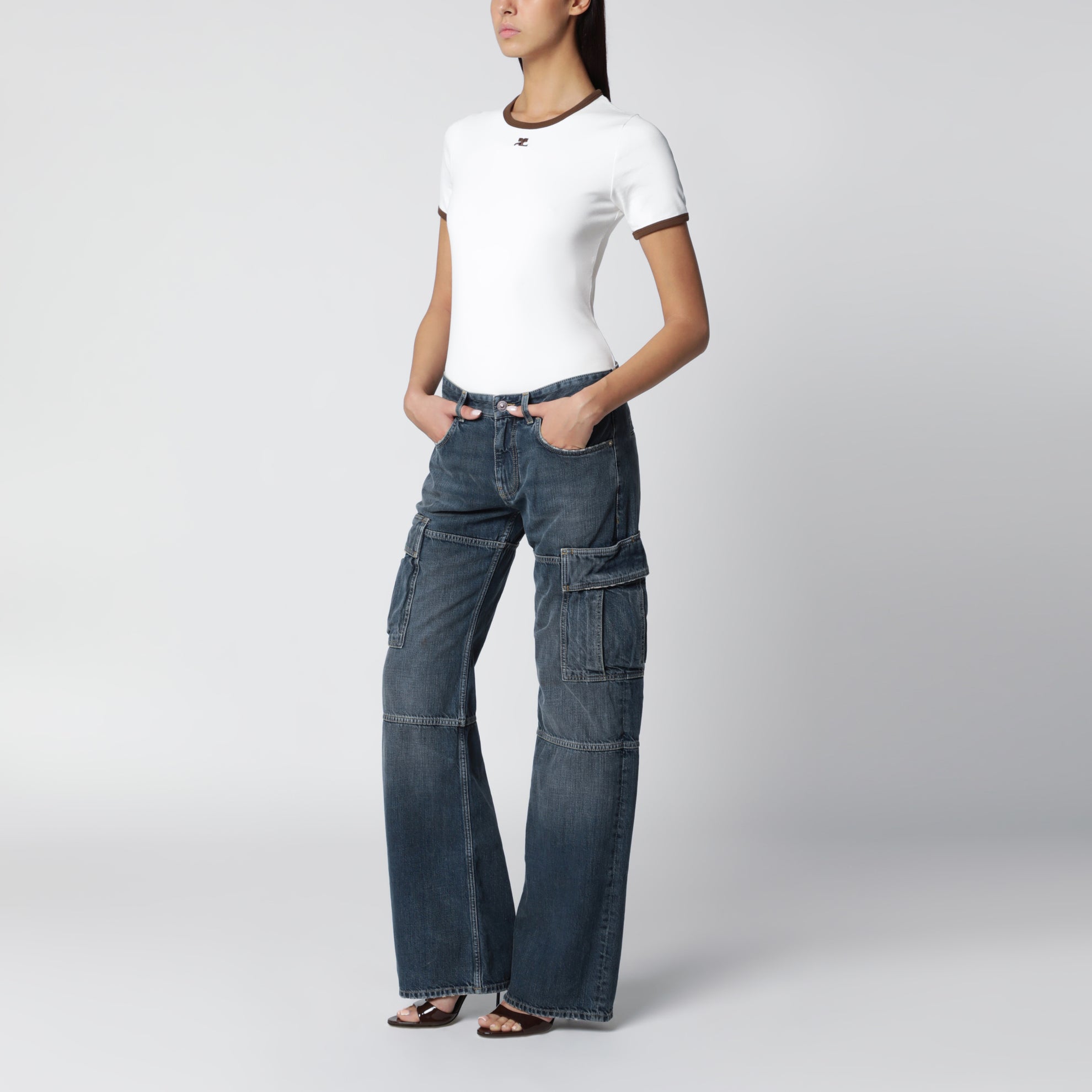 T-shirt con girocollo a contrasto in cotone bianca/marrone