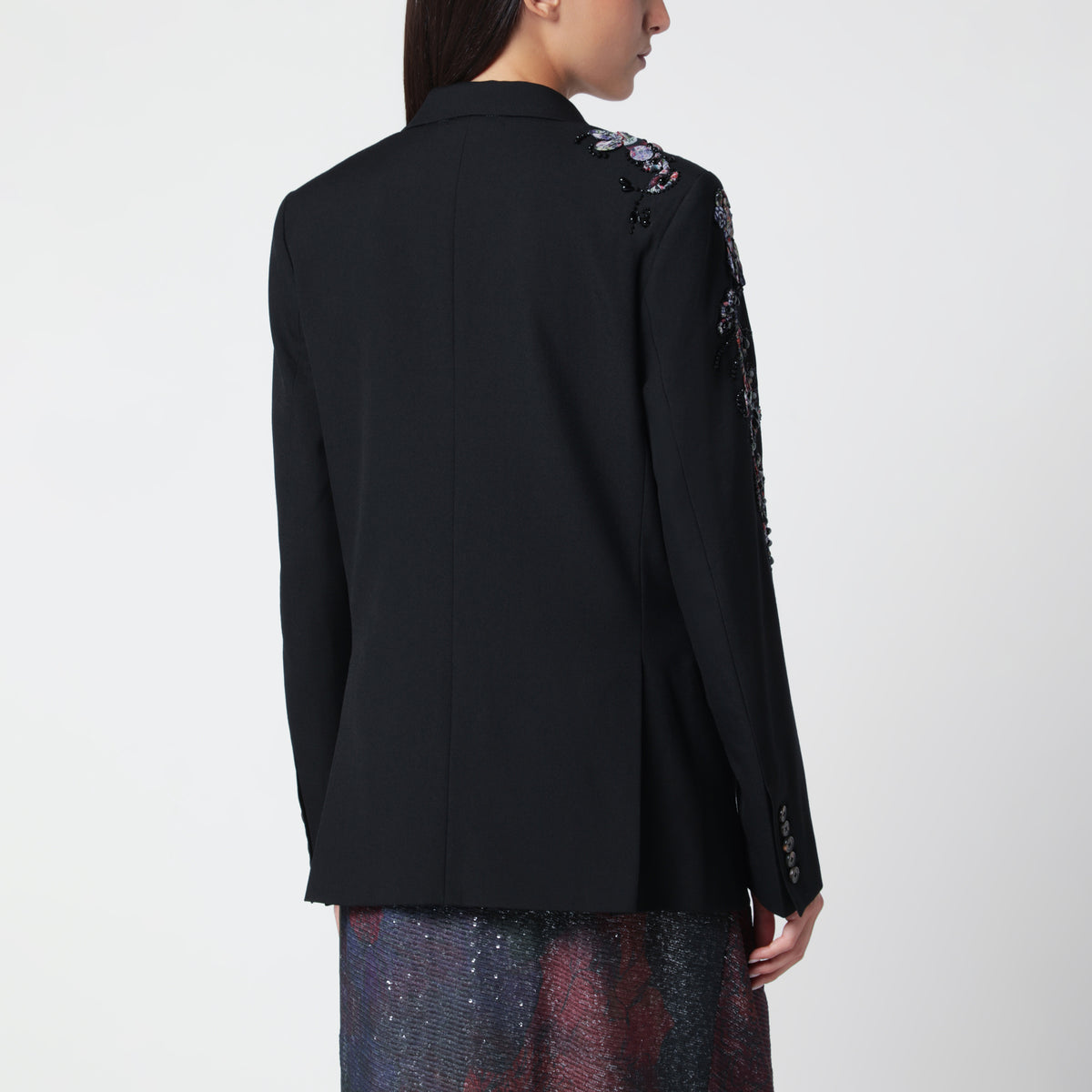 Schwarze Zweireiherjacke mit floralen Applikationen aus Pailletten