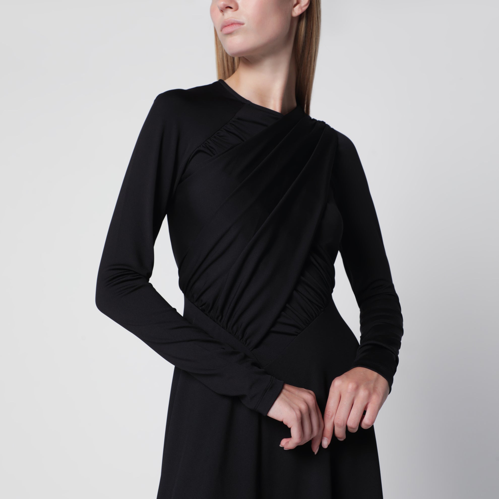 Asymmetrisches Kleid mit Drapierungen aus schwarzem Stretchstoff