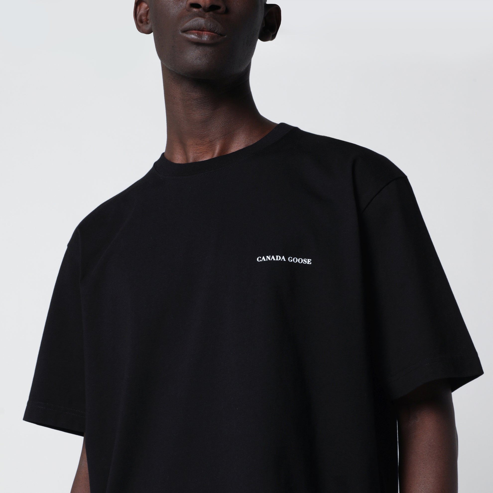 T-shirt nera con stampa logo