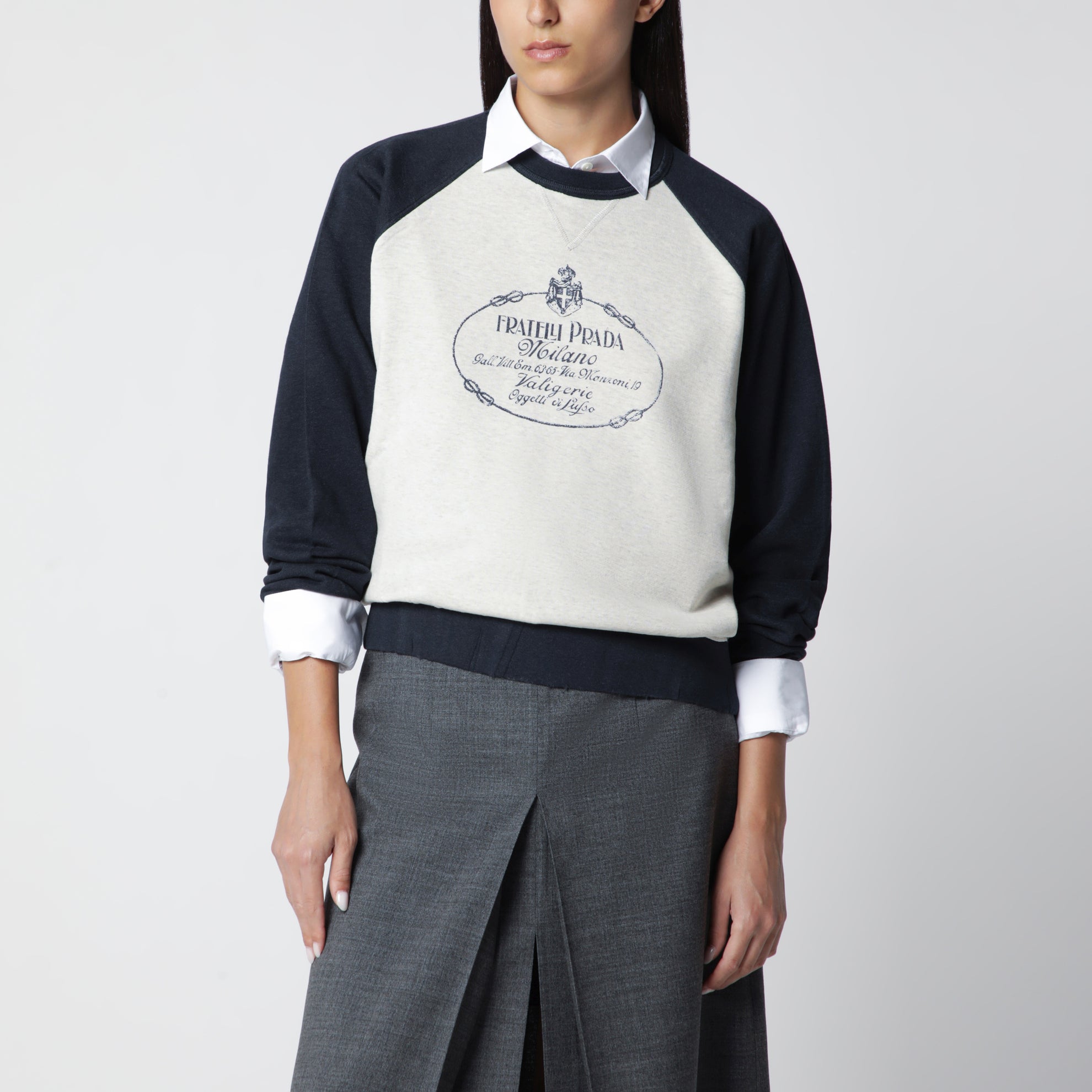 Sweat à col rond en coton naturel/bleu marine