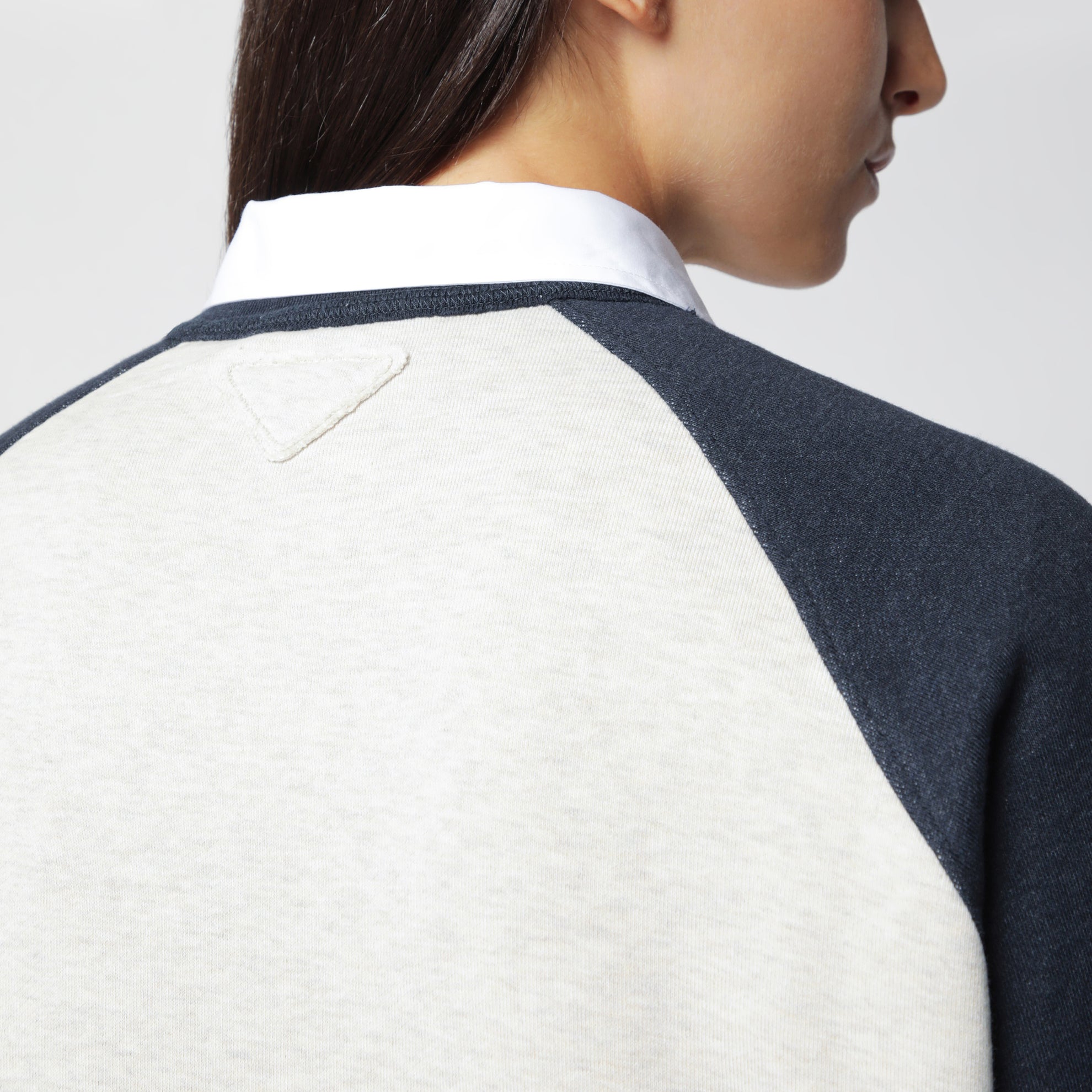 Sweat à col rond en coton naturel/bleu marine