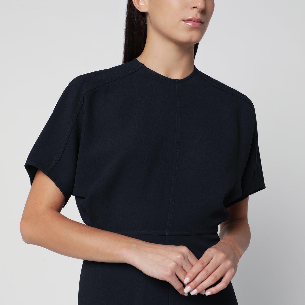 Abito midi Eleanor color inchiostro in cady fluido