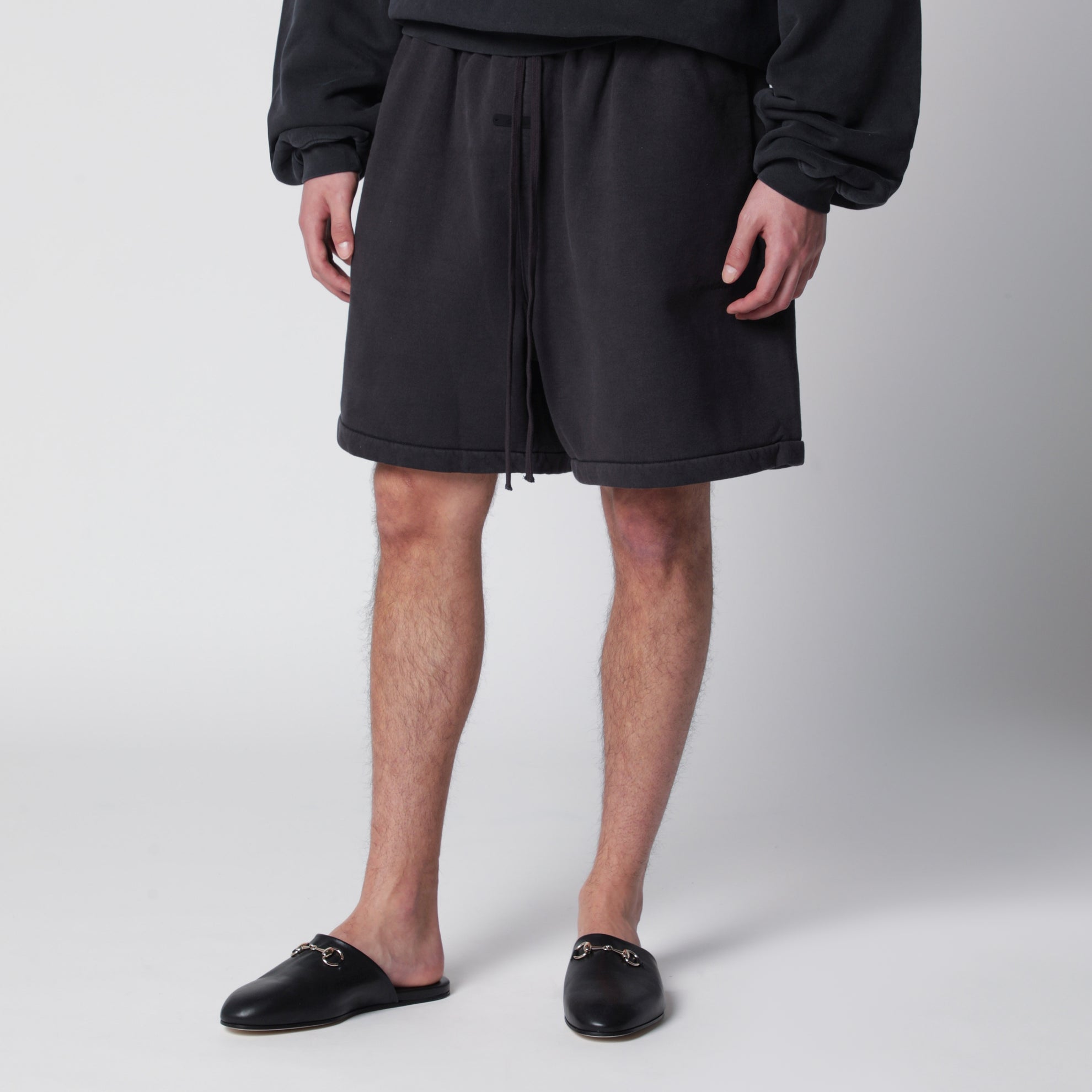 Shorts neri in cotone con ricamo logo