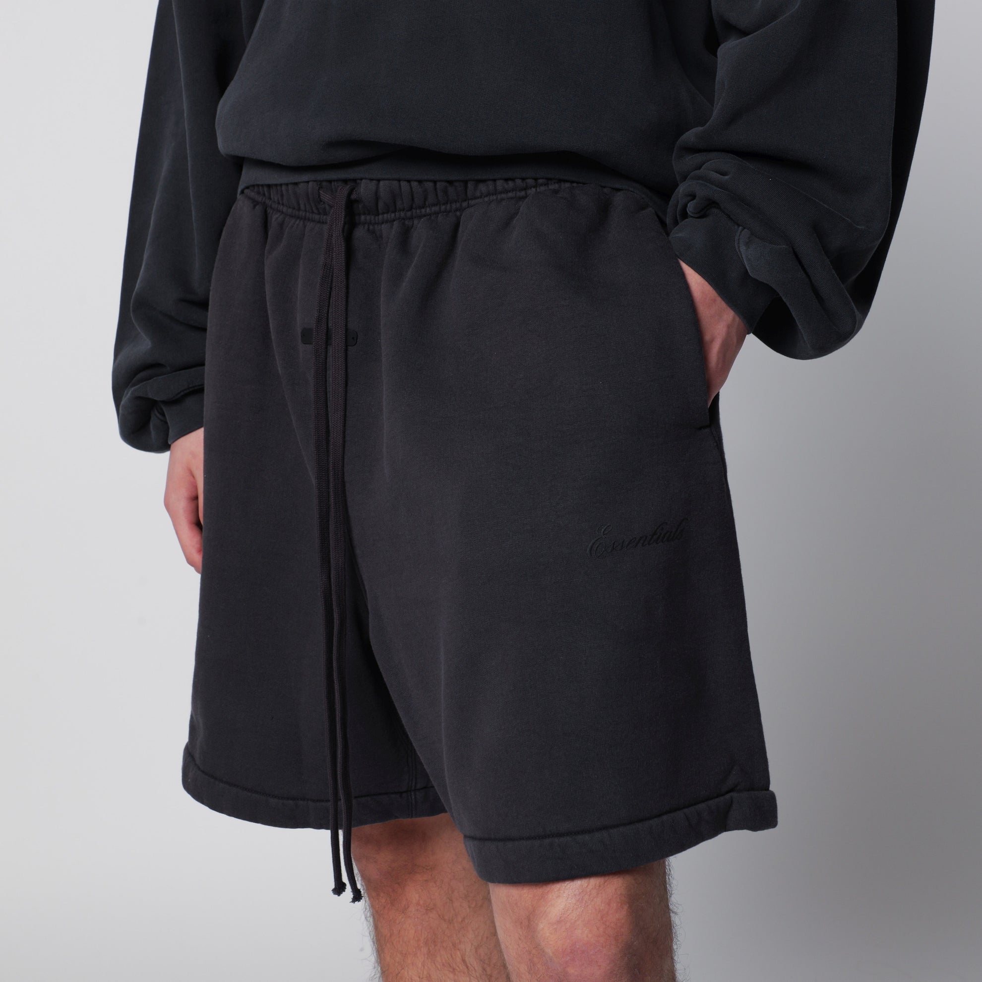 Shorts neri in cotone con ricamo logo