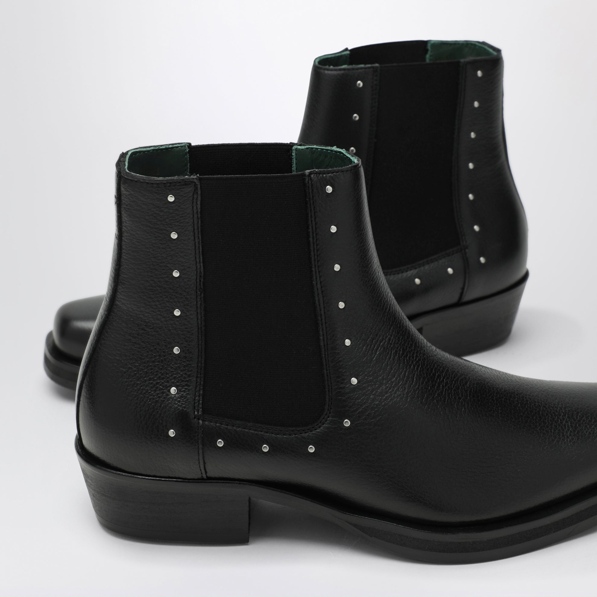 Stivaletti Chelsea Joee neri con piccole borchie