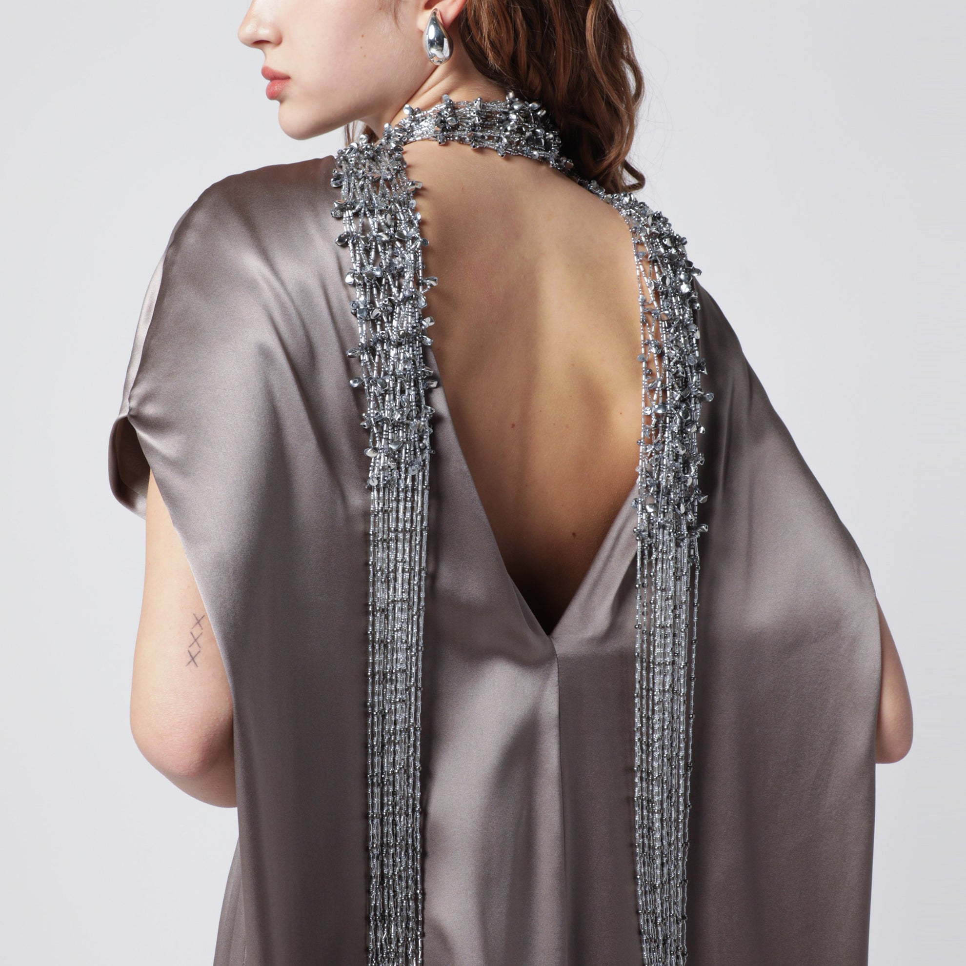 Écharpe argent avec perles et franges