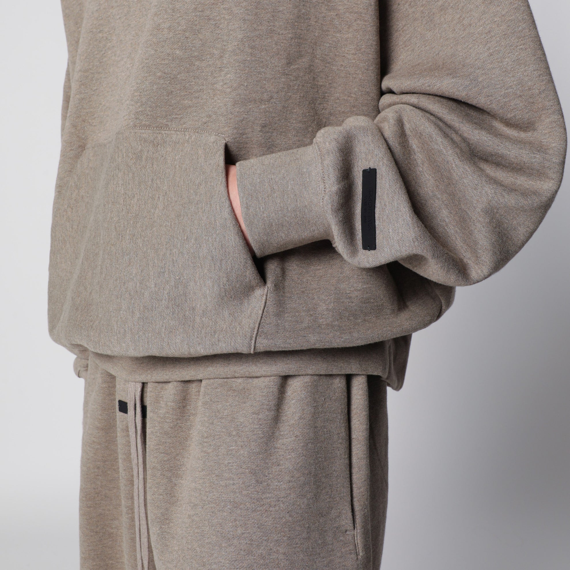 Felpa con cappuccio in cotone felpato color taupe