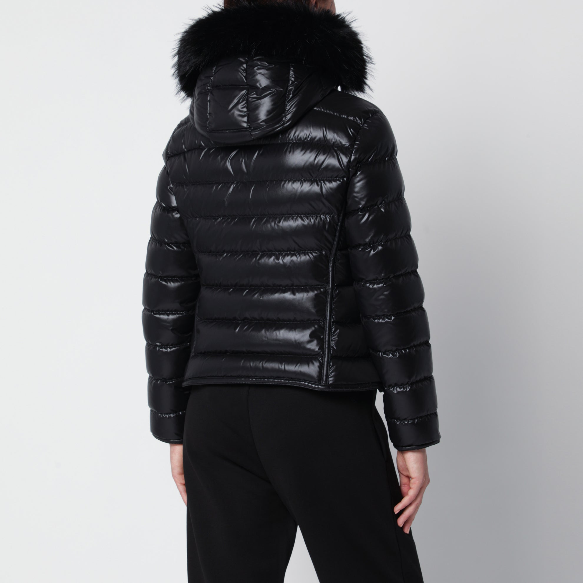 Piumino nero in nylon laqué