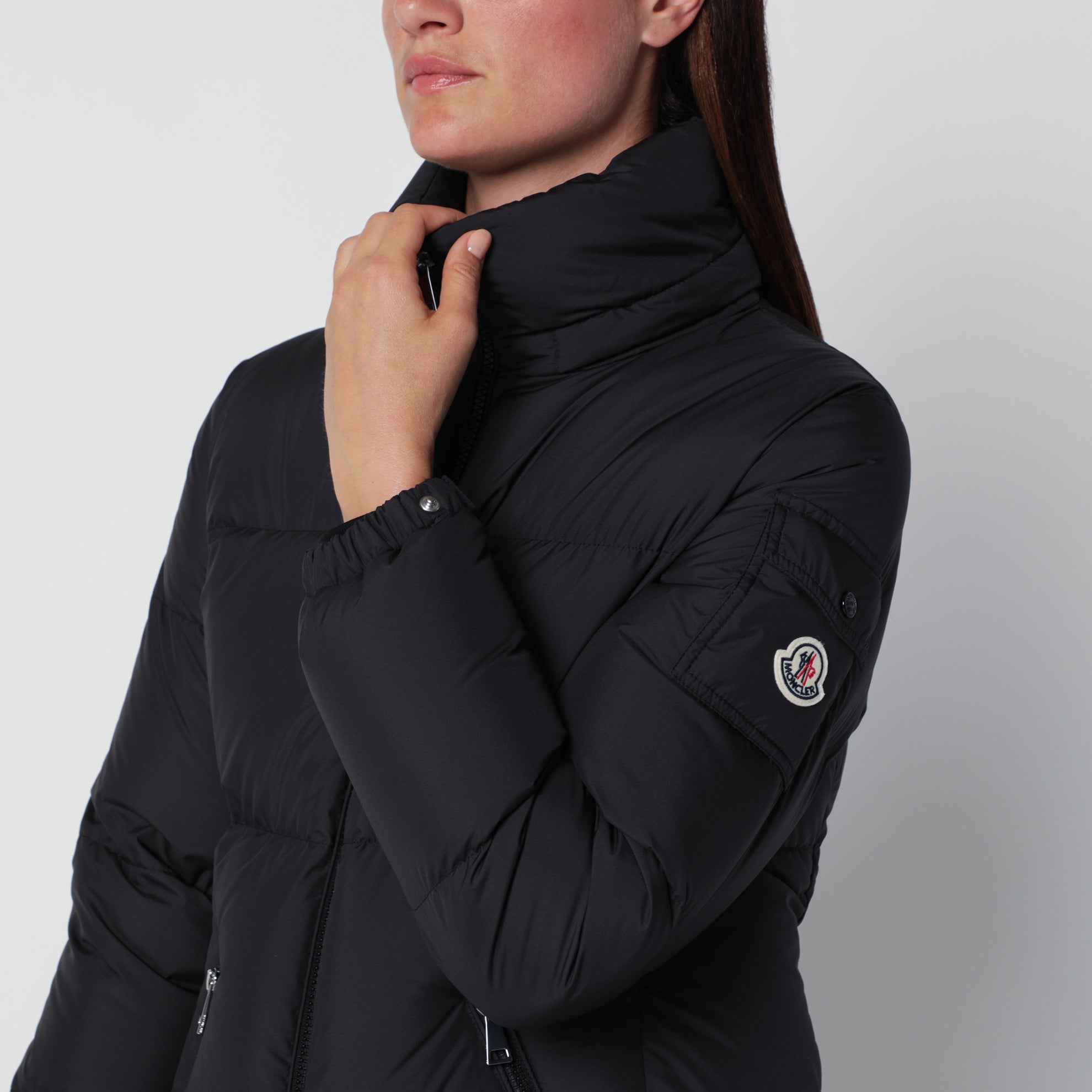 Schwarze gefütterte Daunenjacke