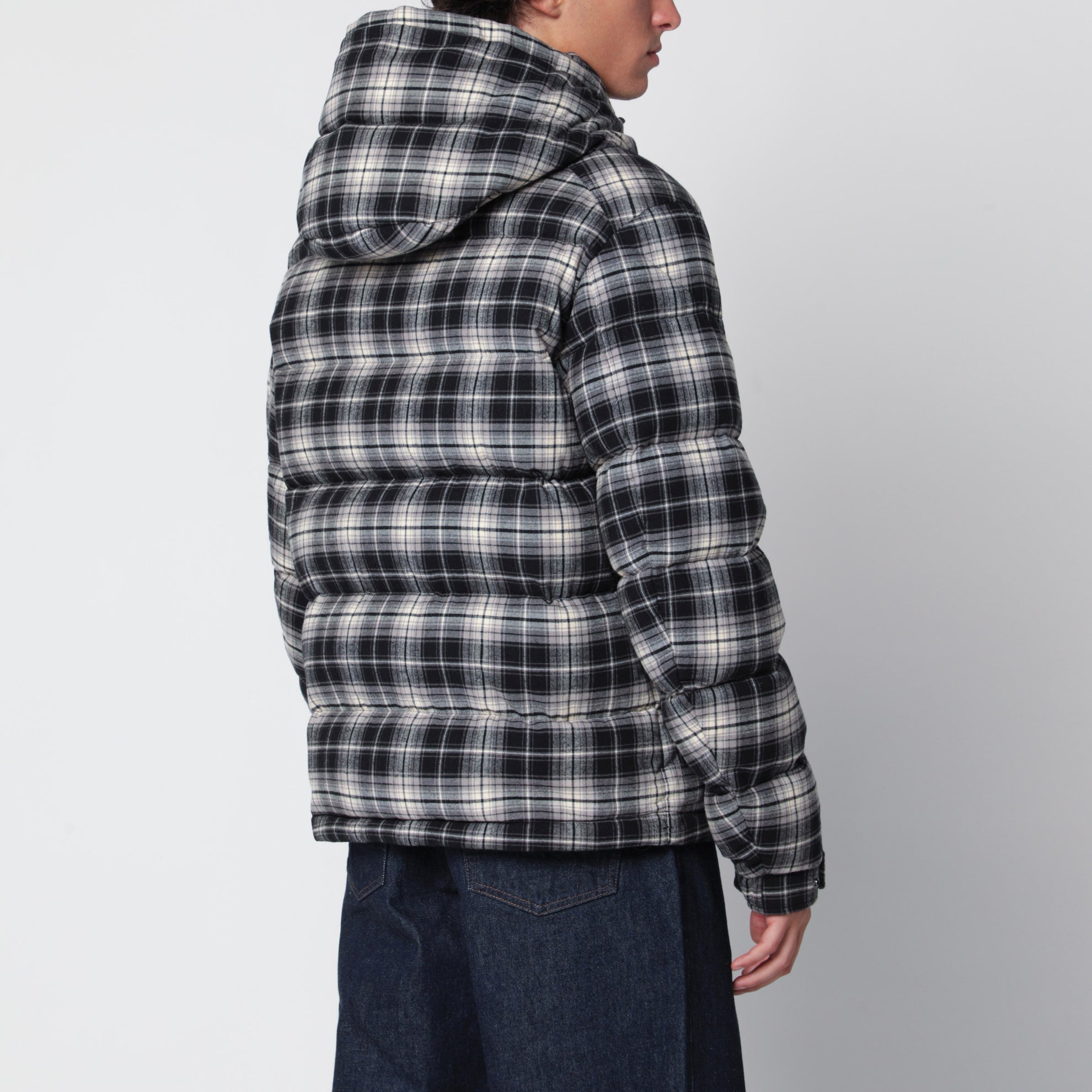 Schwarz/elfenbeinfarbene Daunenjacke mit Karomuster