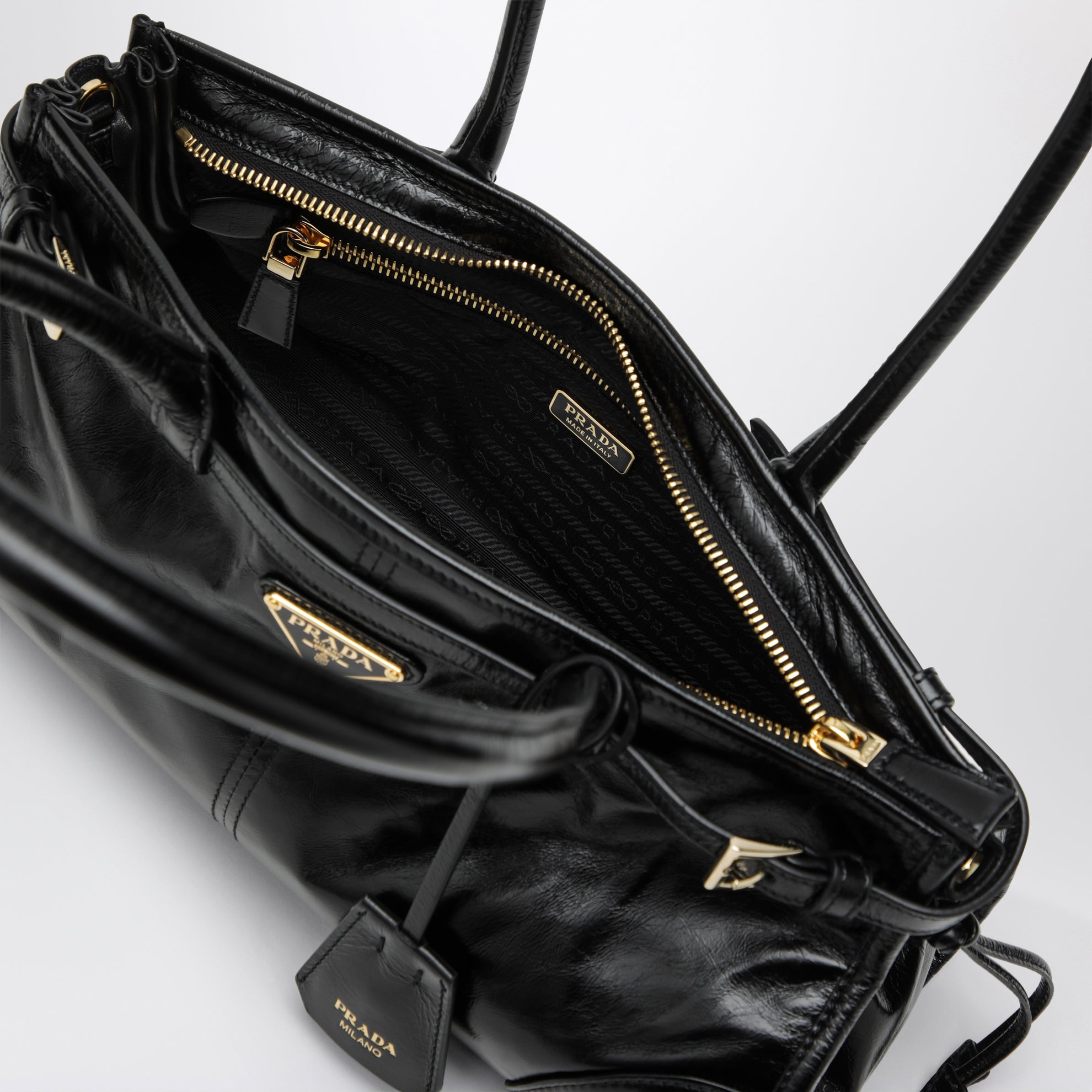 Borsa a mano Bonnie medium in pelle di vitello nera