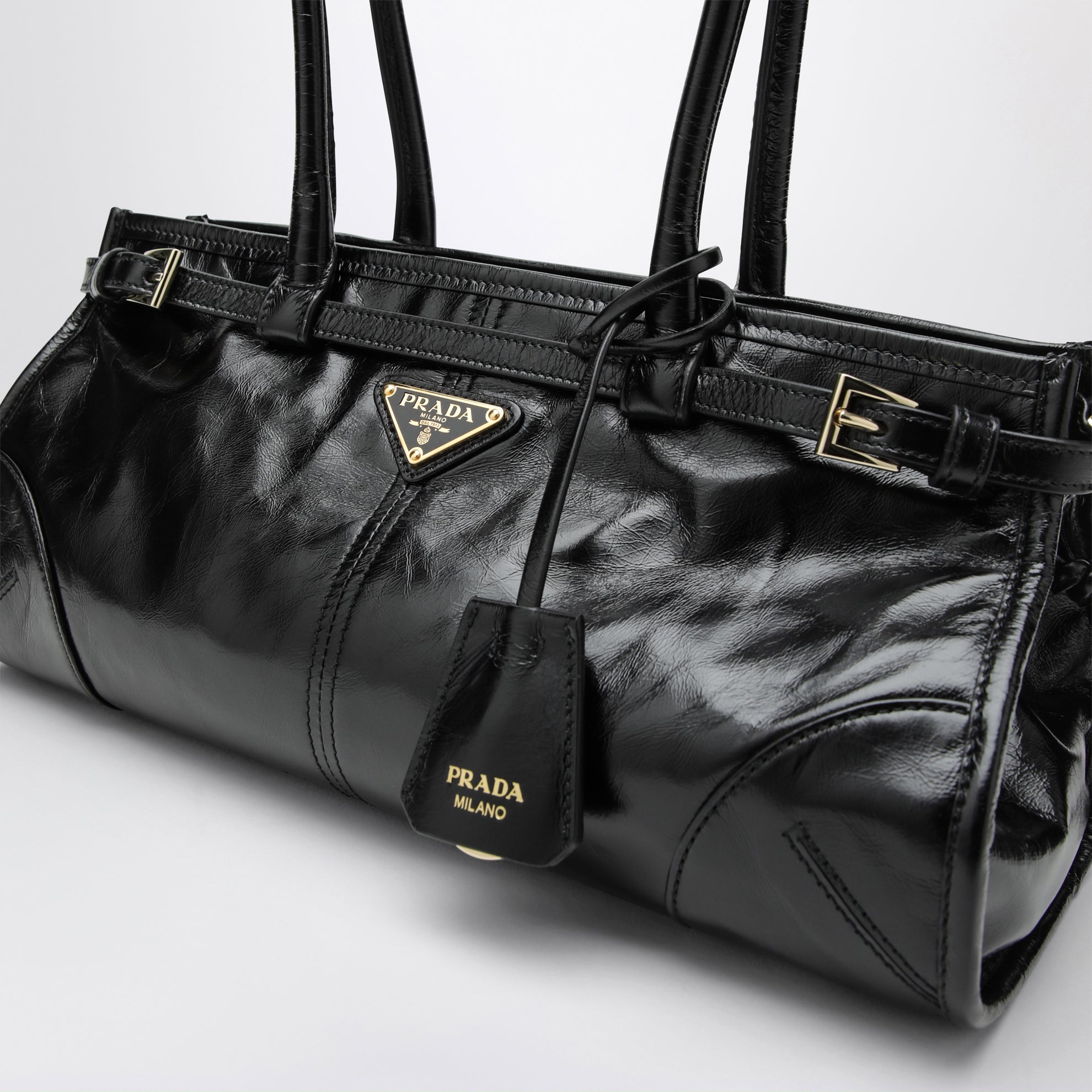 Borsa a mano Bonnie medium in pelle di vitello nera