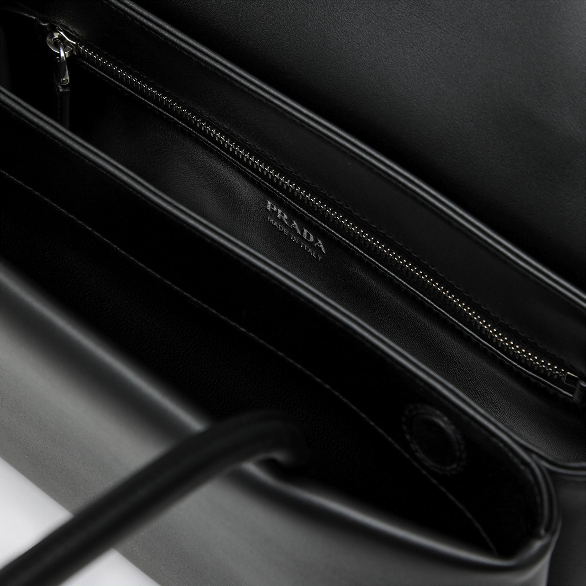Passage medium bag in leather and black Re-Nylon