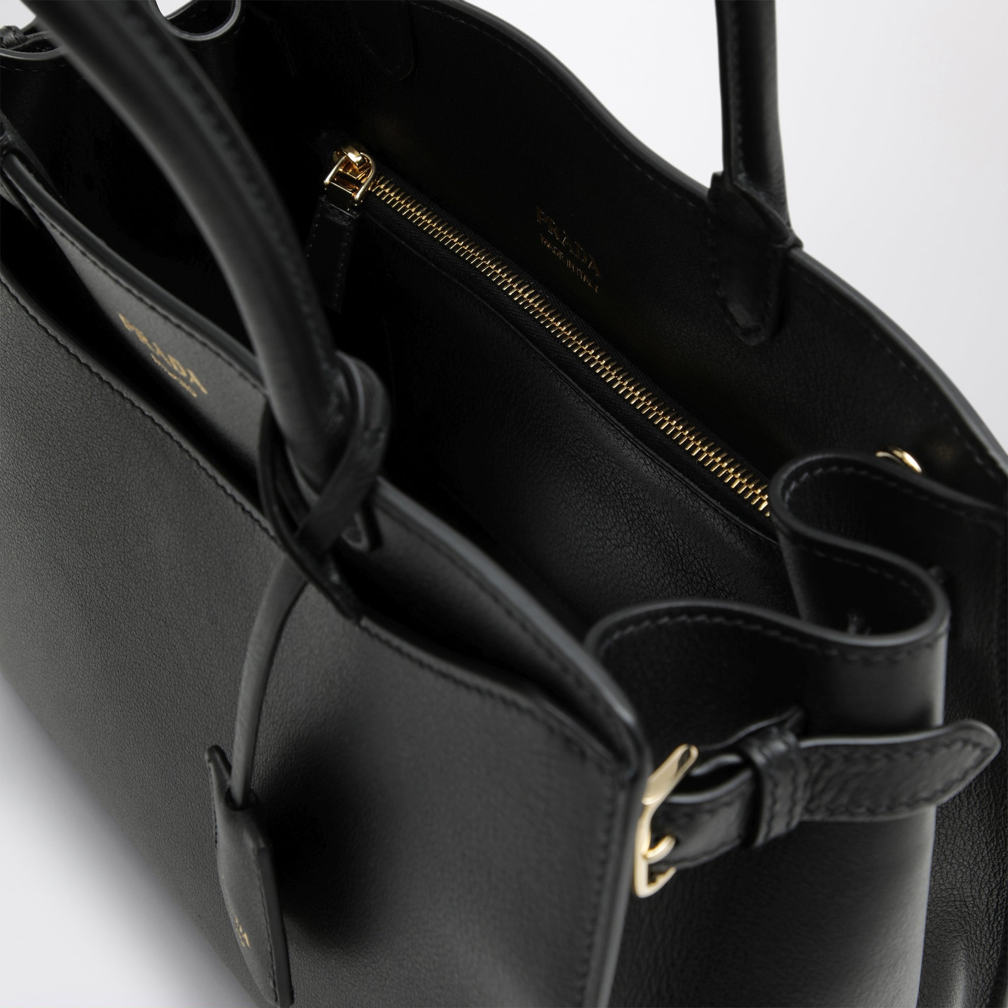 Schwarze Ledertasche