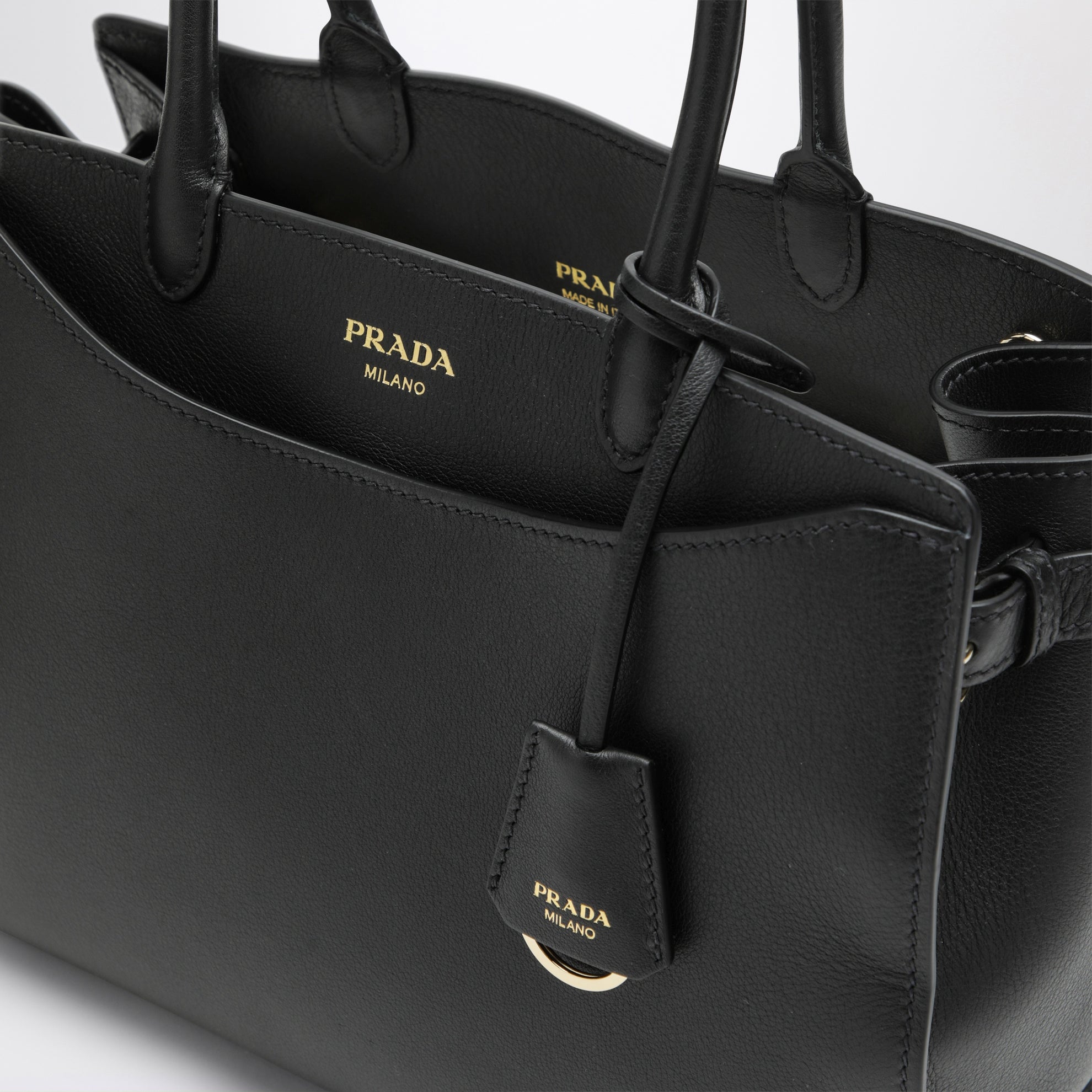 Schwarze Ledertasche