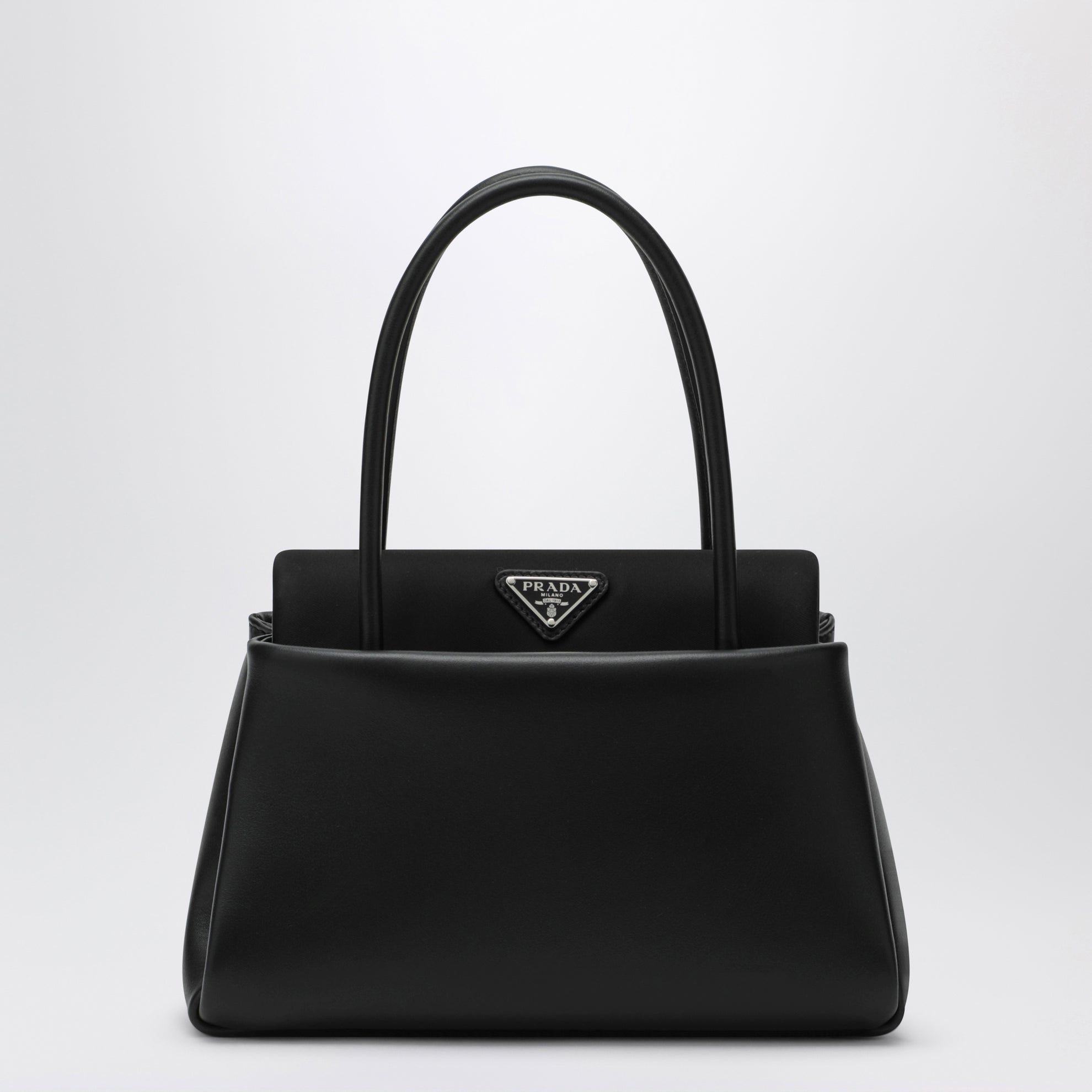 Borsa Passage medium in pelle e Re-Nylon nera