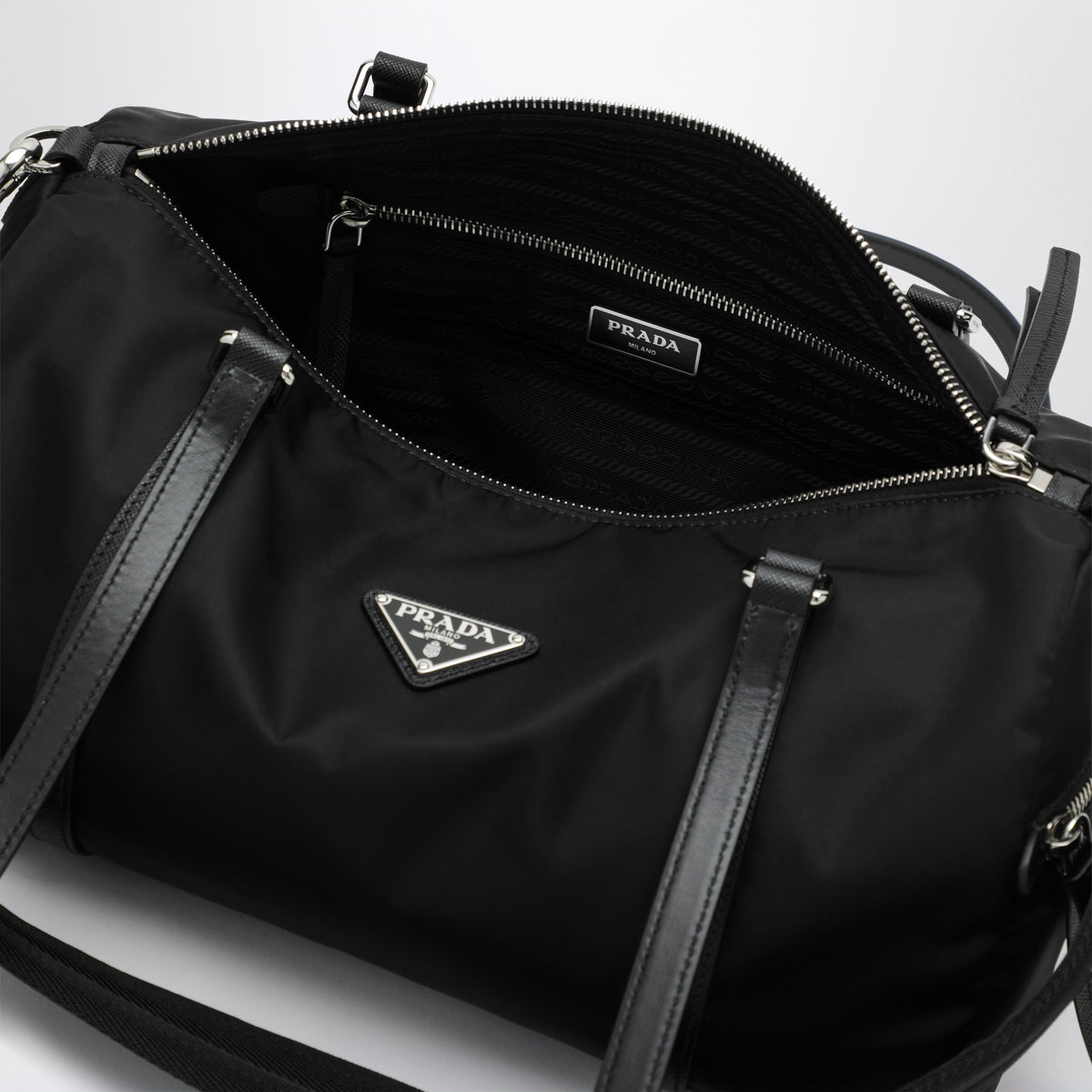 Borsa a spalla nera in Re-Nylon