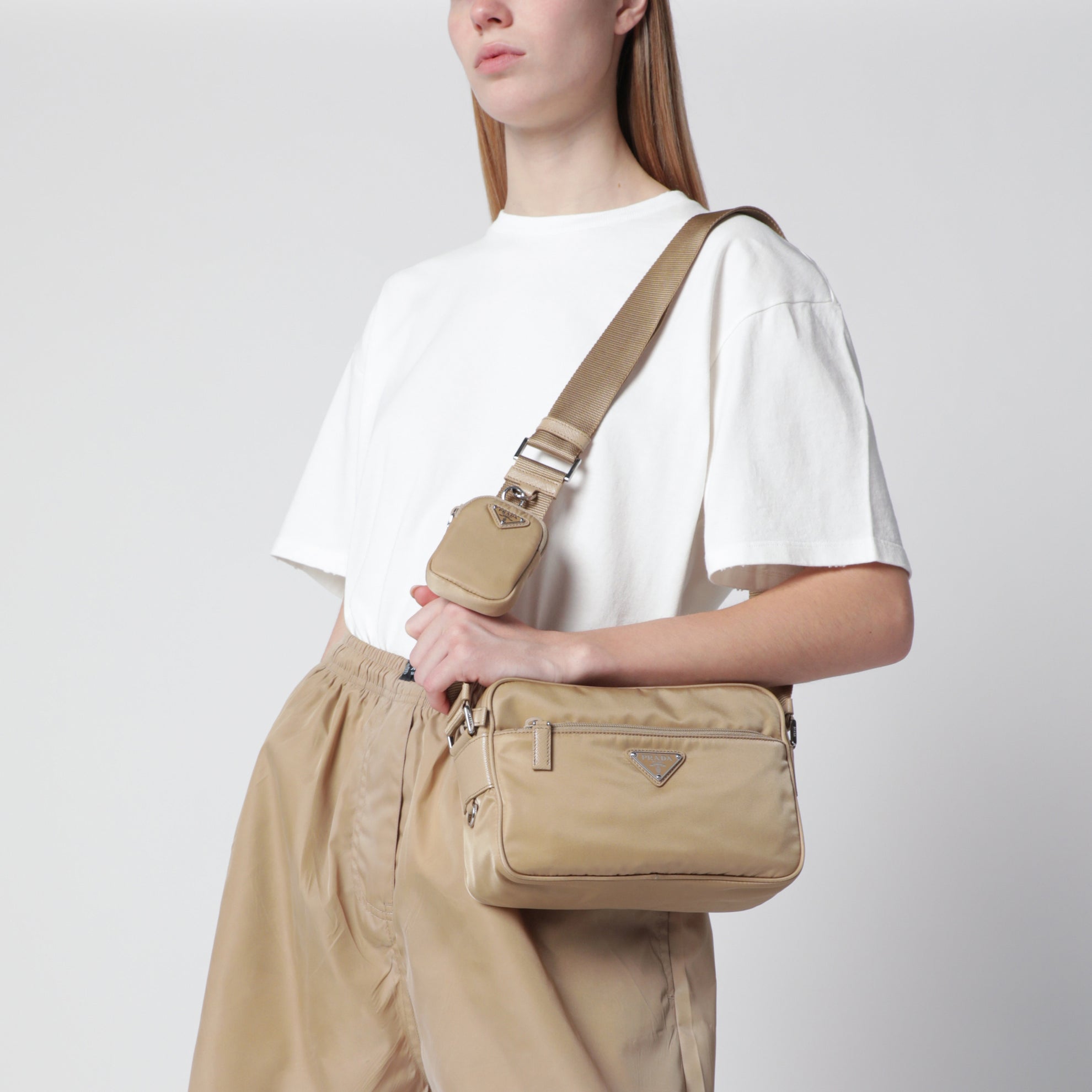 Borsa a tracolla in Re-Nylon Cammello