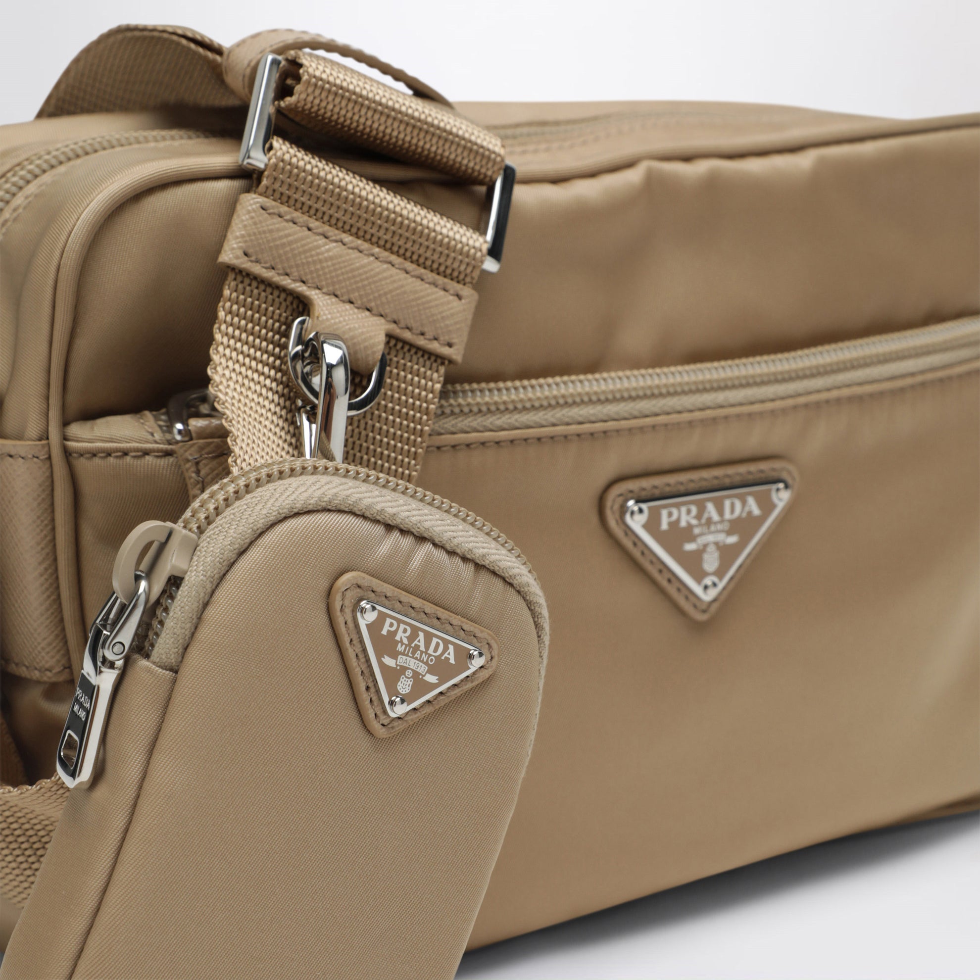 Borsa a tracolla in Re-Nylon Cammello