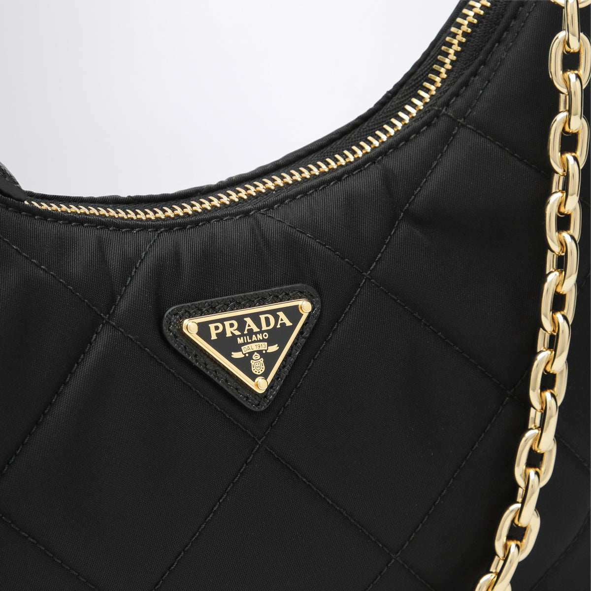 Schwarze Re-Edition Mini-Tasche aus gestepptem Re-Nylon