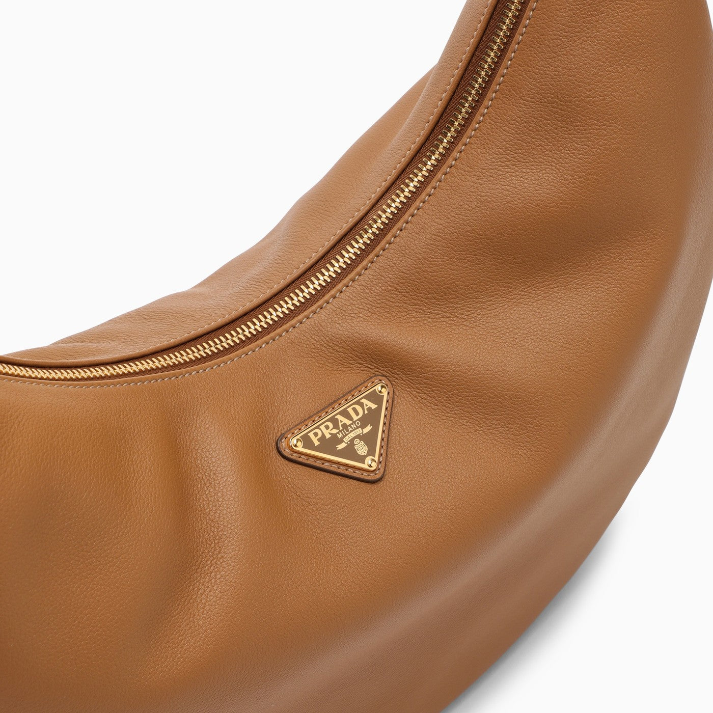 Sac porté épaule Prada Arqué couleur caramel large en cuir